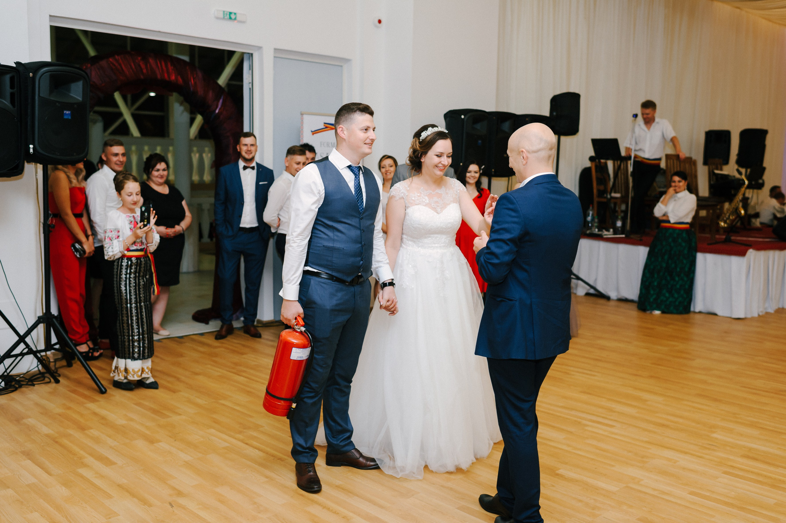 Alin & Mara (Iasi). Fotograf de nunta Ion Cobzac