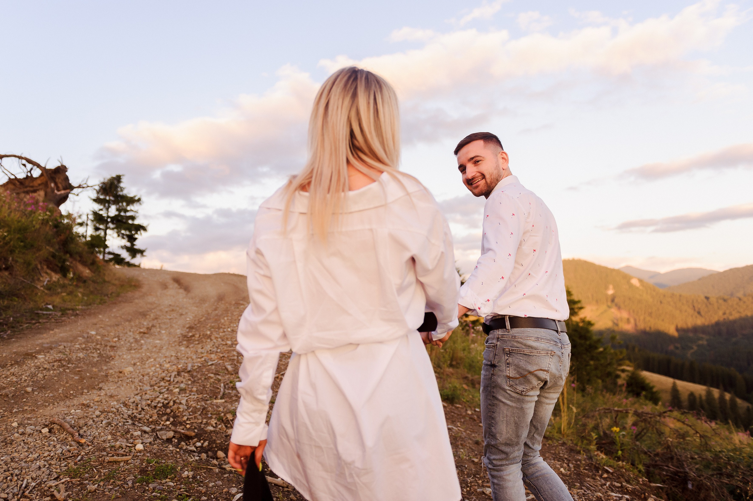 Mihai & Irina (Lacul Rosu, Cheile Bicazului). Fotograf de nunta Ion Cobzac