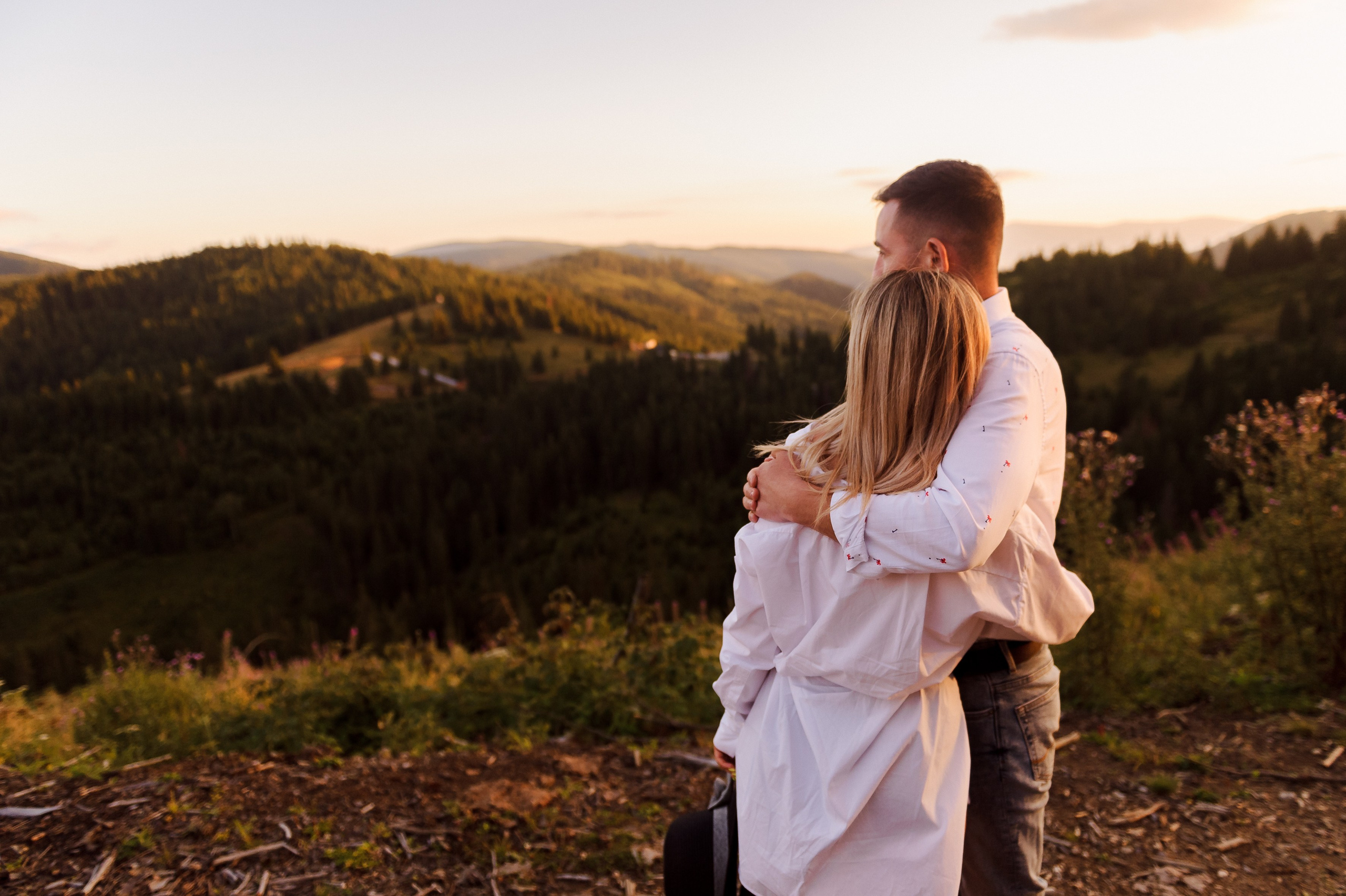 Mihai & Irina (Lacul Rosu, Cheile Bicazului). Fotograf de nunta Ion Cobzac