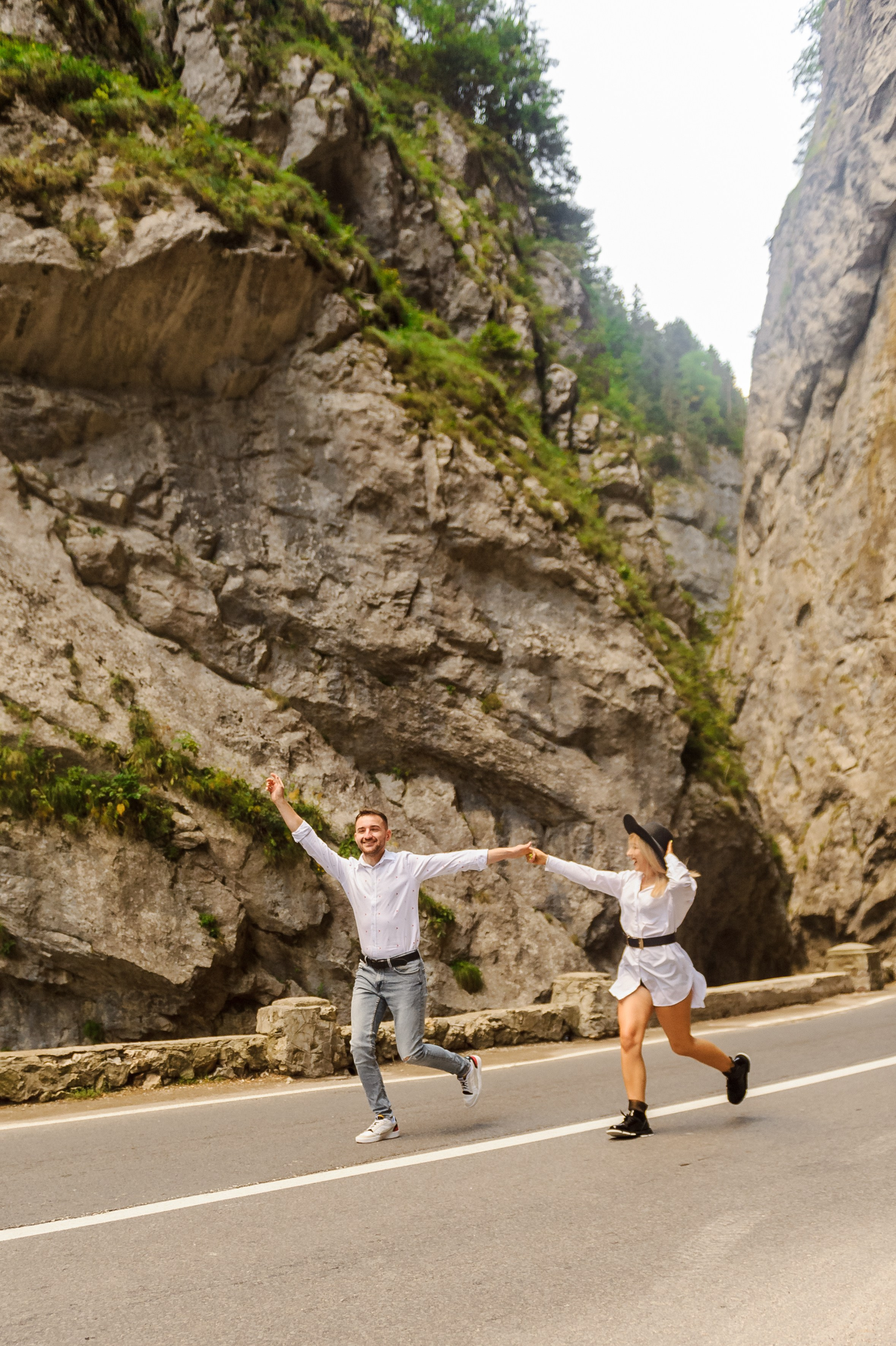 Mihai & Irina (Lacul Rosu, Cheile Bicazului). Fotograf de nunta Ion Cobzac