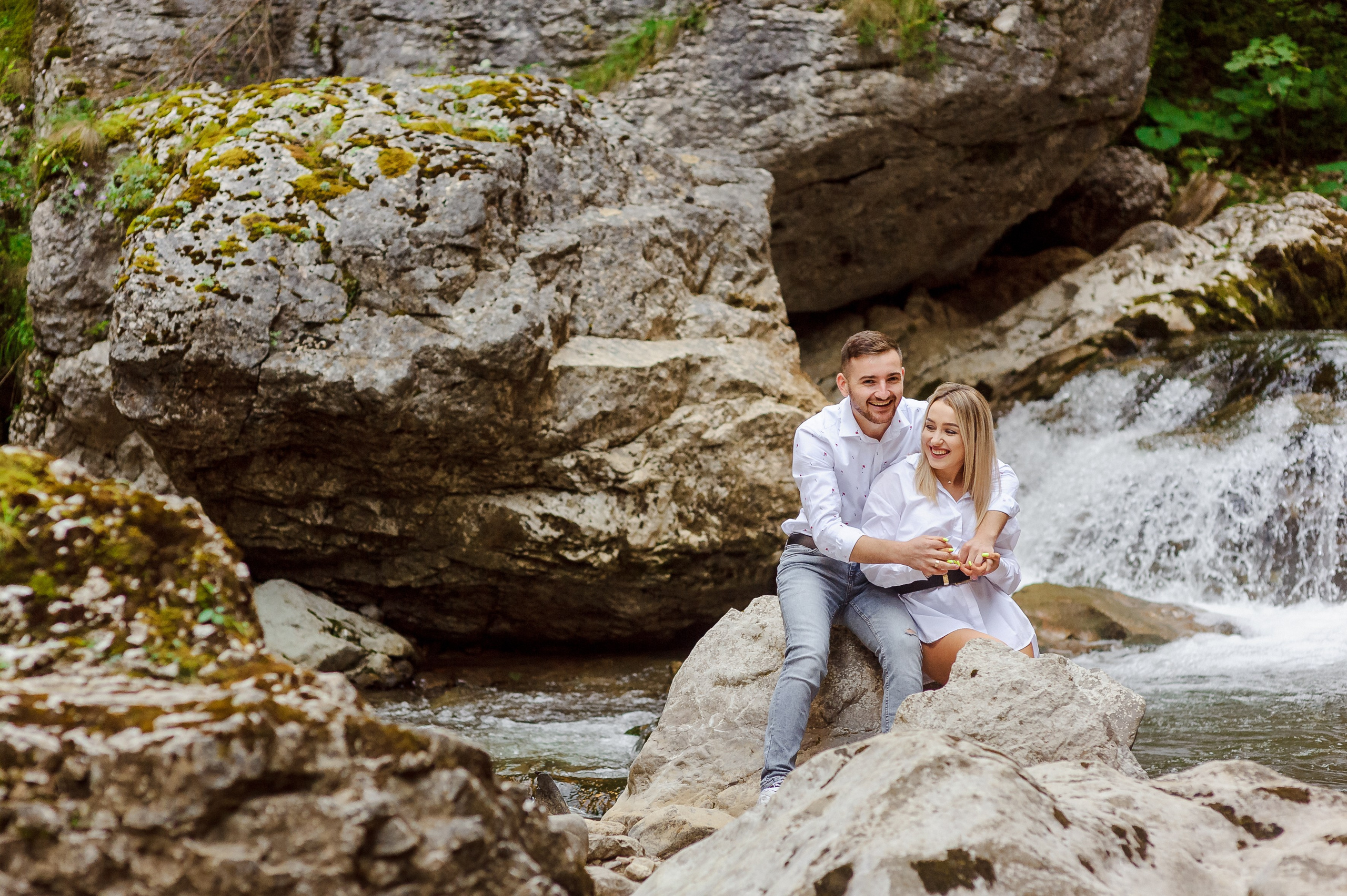 Mihai & Irina (Lacul Rosu, Cheile Bicazului). Fotograf de nunta Ion Cobzac