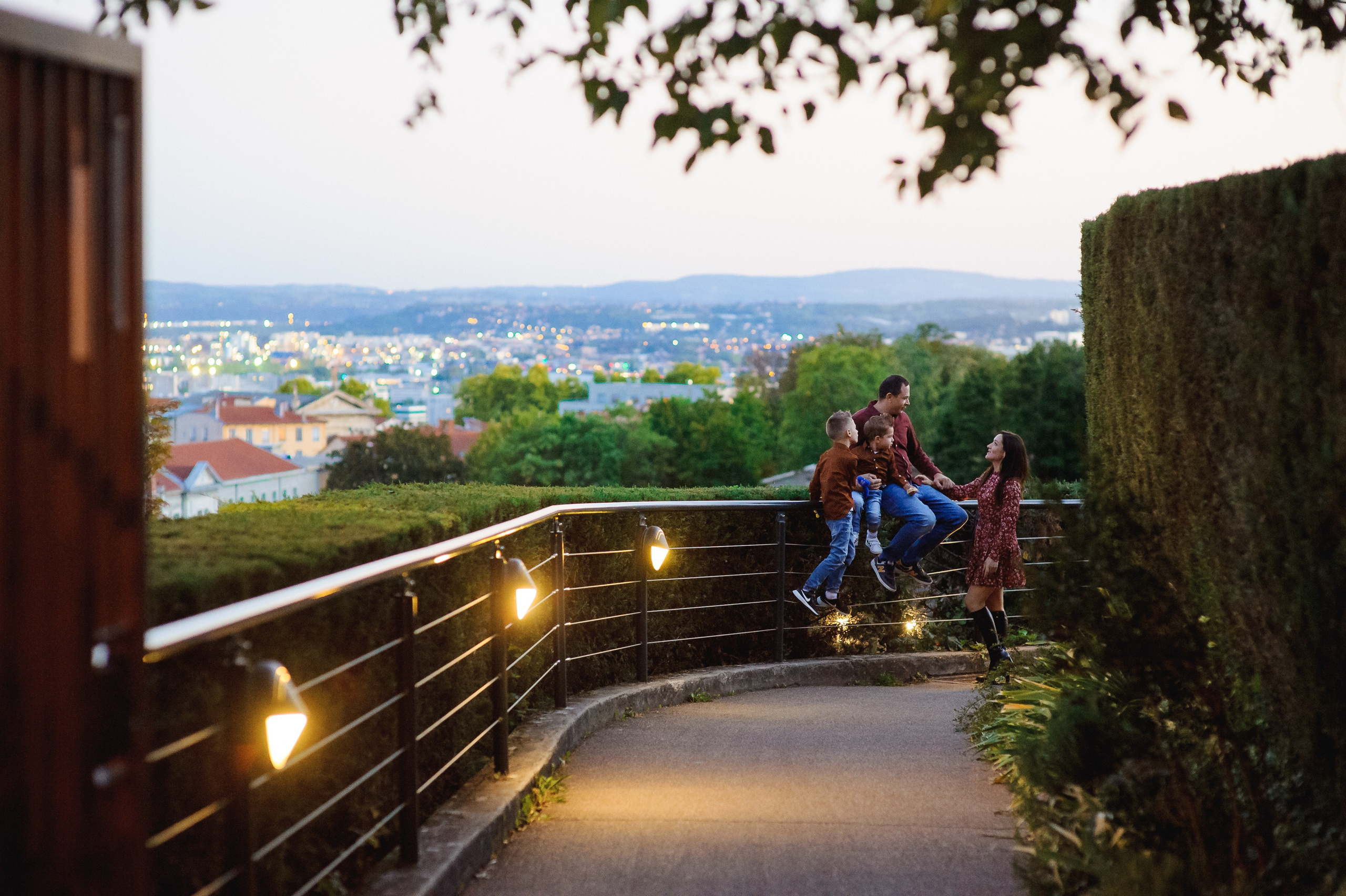 Fam. Lupu (Lion). Fotograf de nunta Ion Cobzac