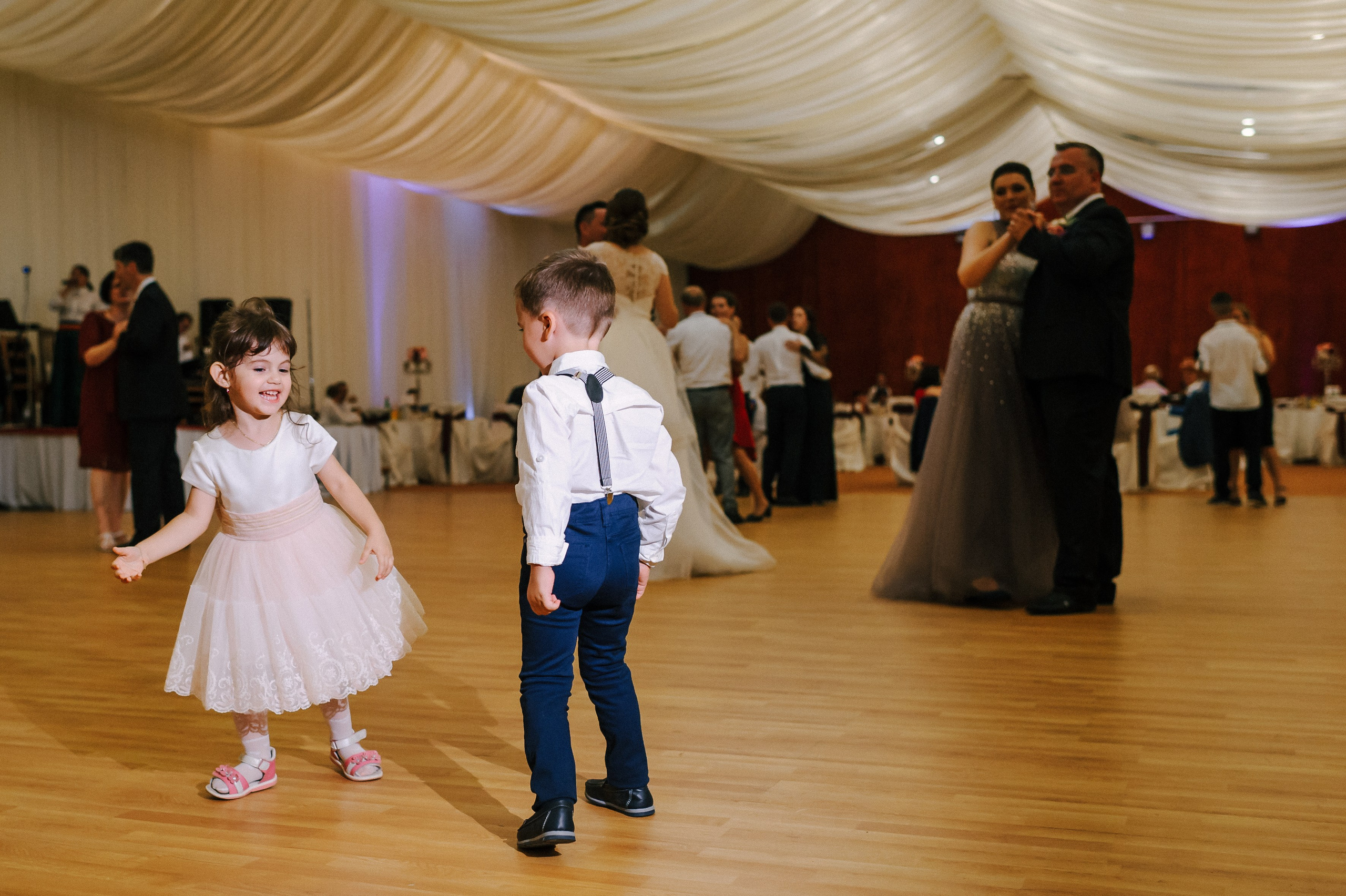 Alin & Mara (Iasi). Fotograf de nunta Ion Cobzac