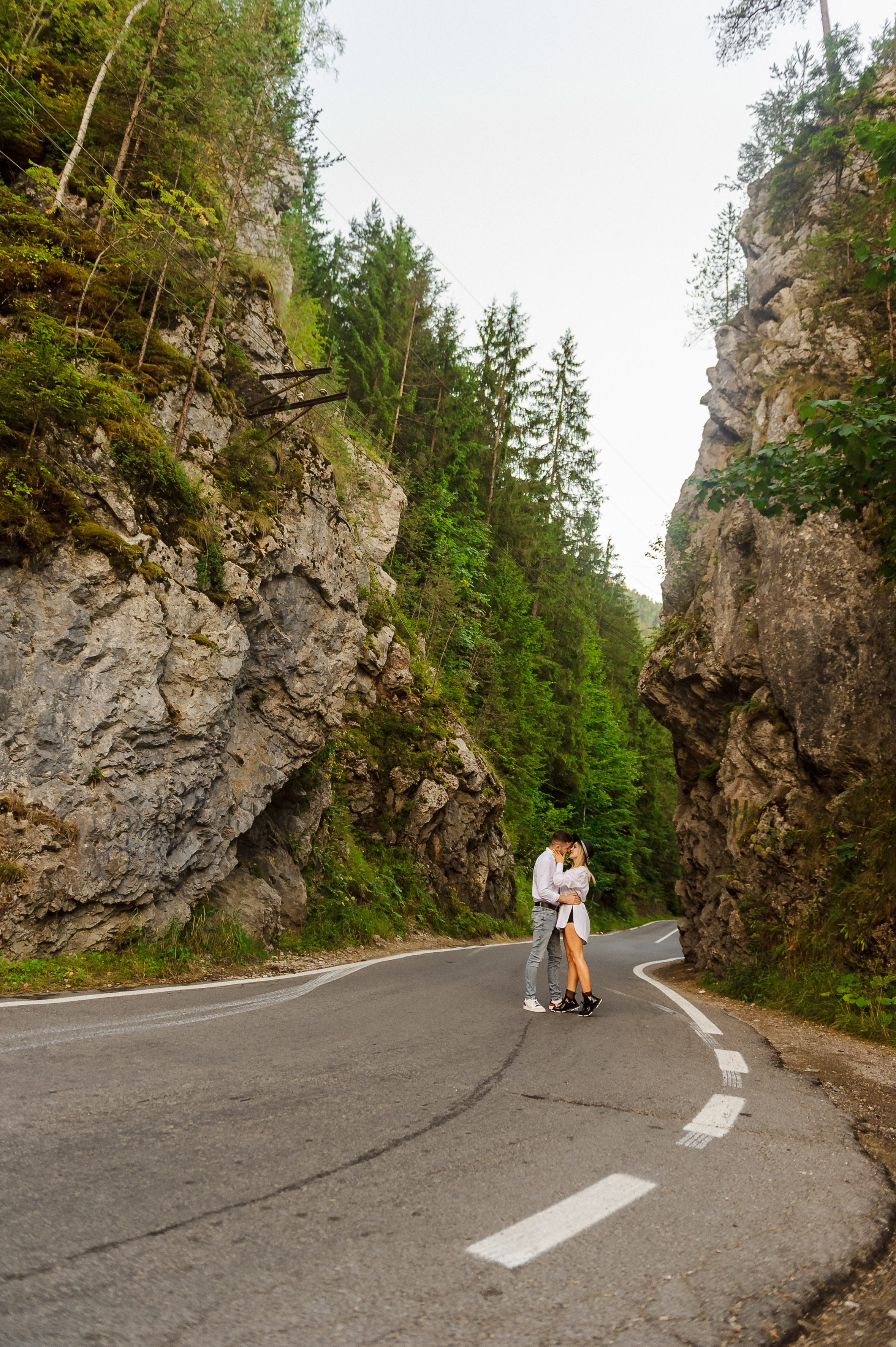 Mihai & Irina (Lacul Rosu, Cheile Bicazului). Fotograf de nunta Ion Cobzac
