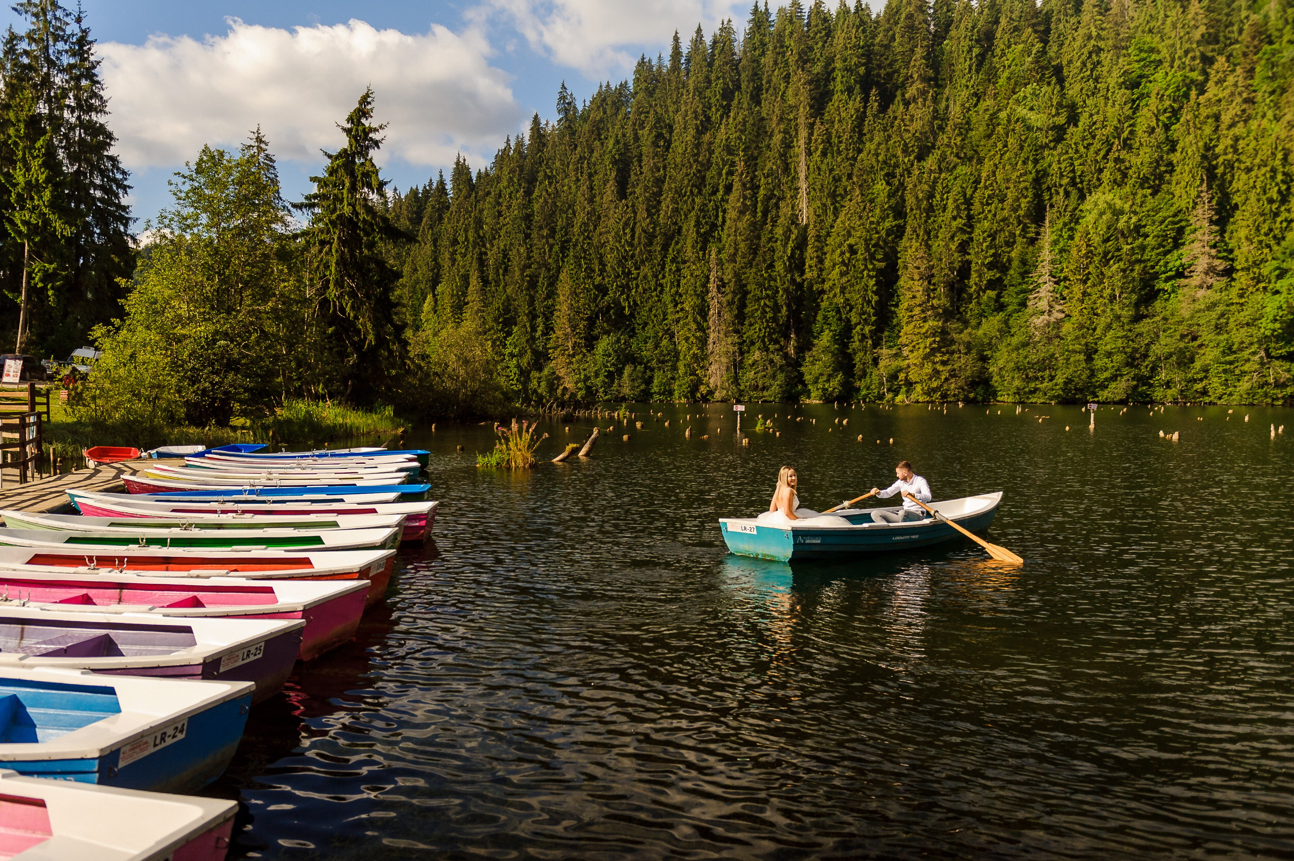 Mihai & Irina (Lacul Rosu, Cheile Bicazului). Fotograf de nunta Ion Cobzac