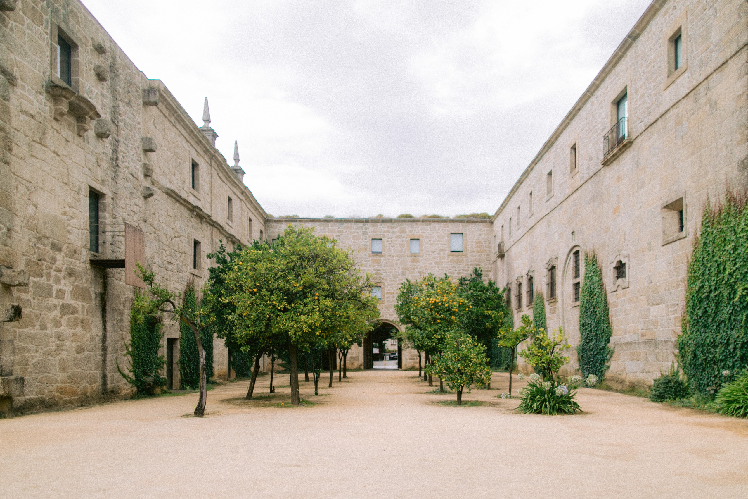 Boda en Pousada de Amares, Portugal. Yarets Studio | Videógrafos y Fotografía de Bodas | Barcelona