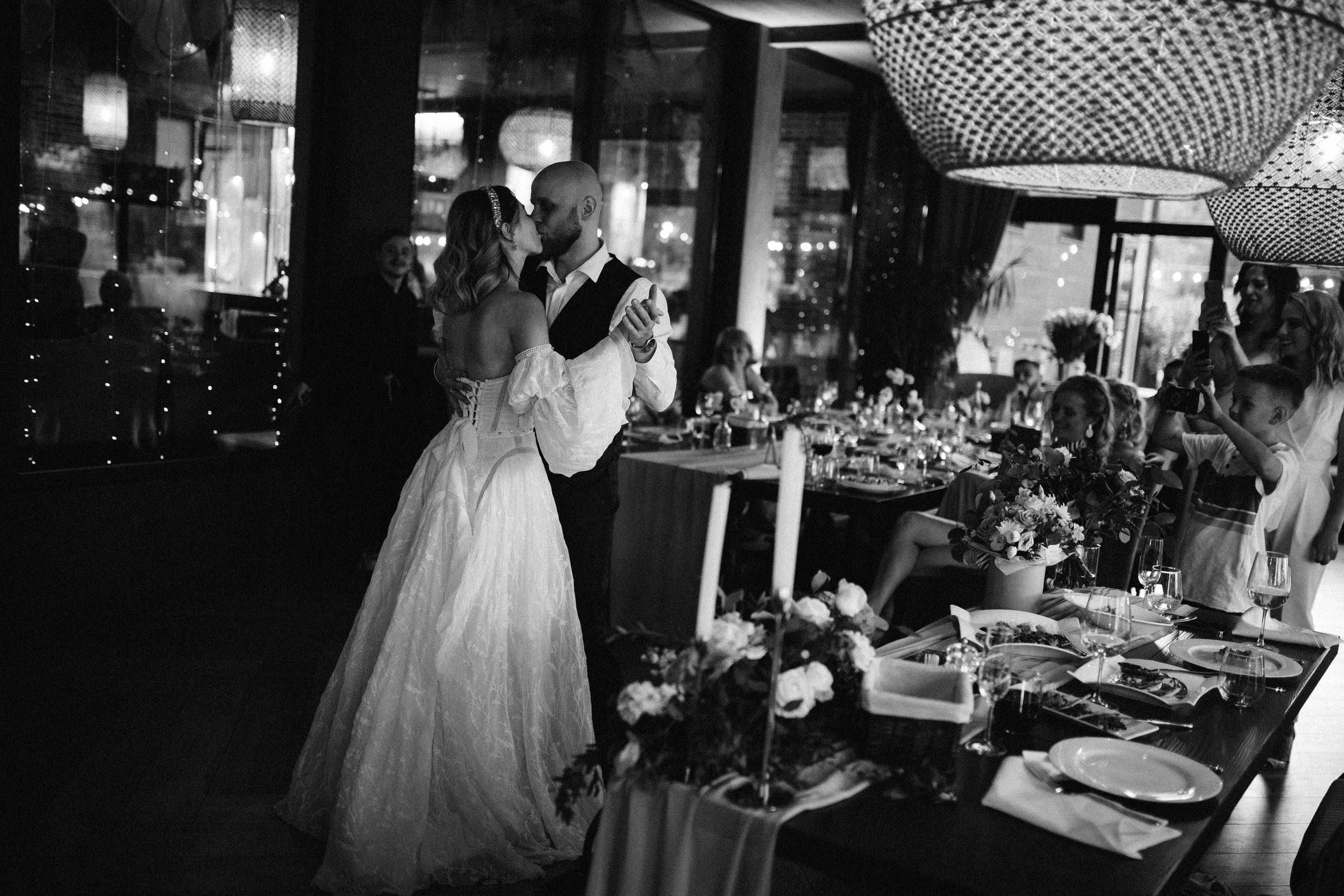 Весільна репортажна фото та відео зйомка