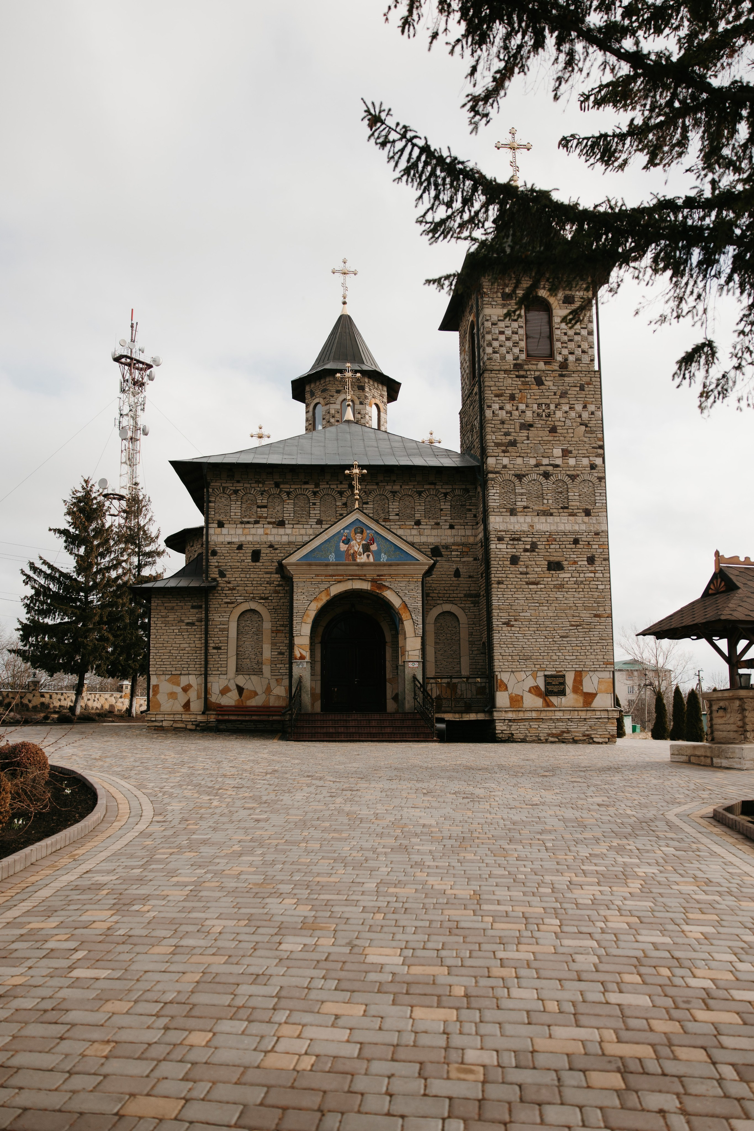 Madalin & Marinela. Main