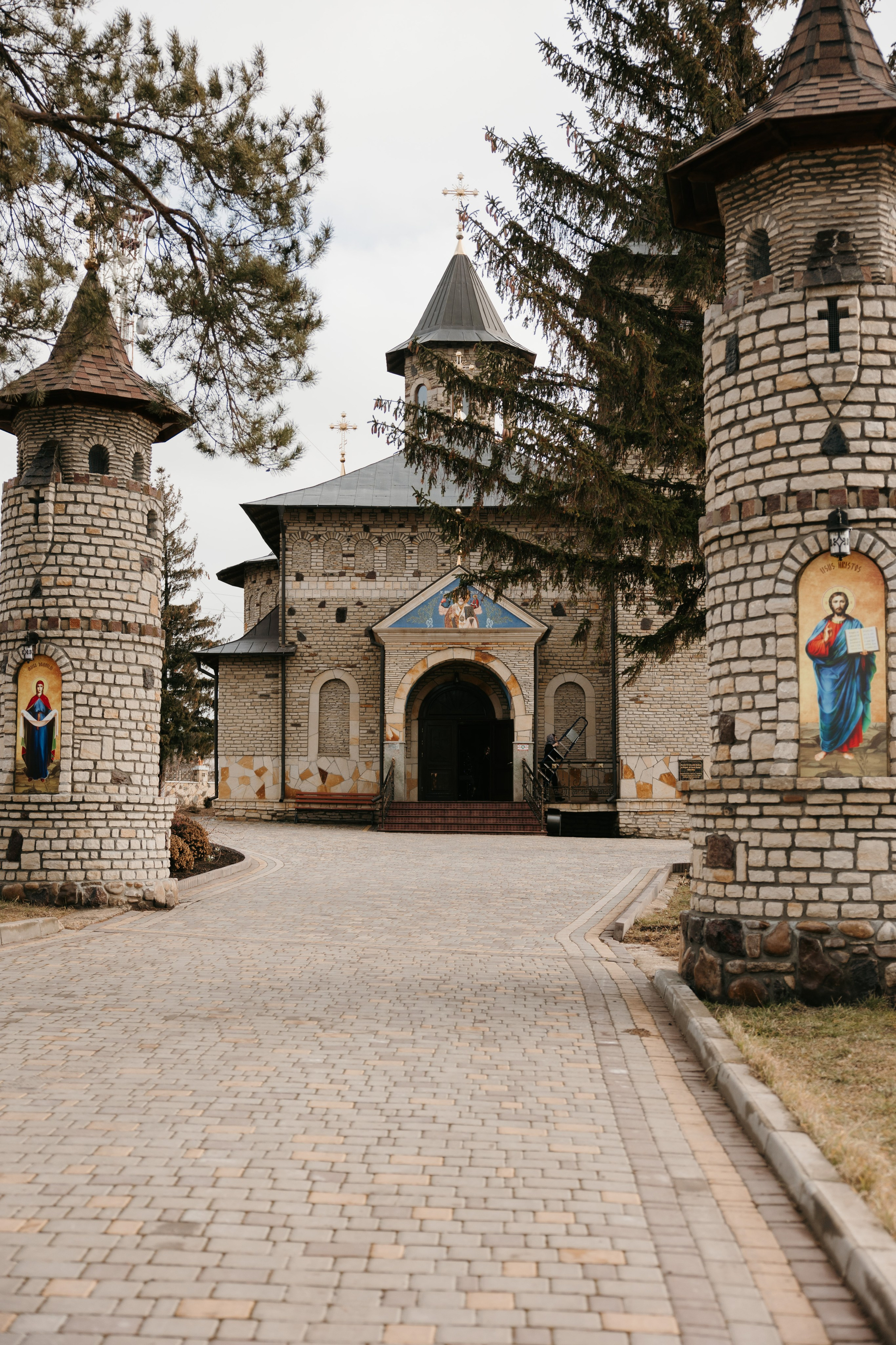 Madalin & Marinela. Main