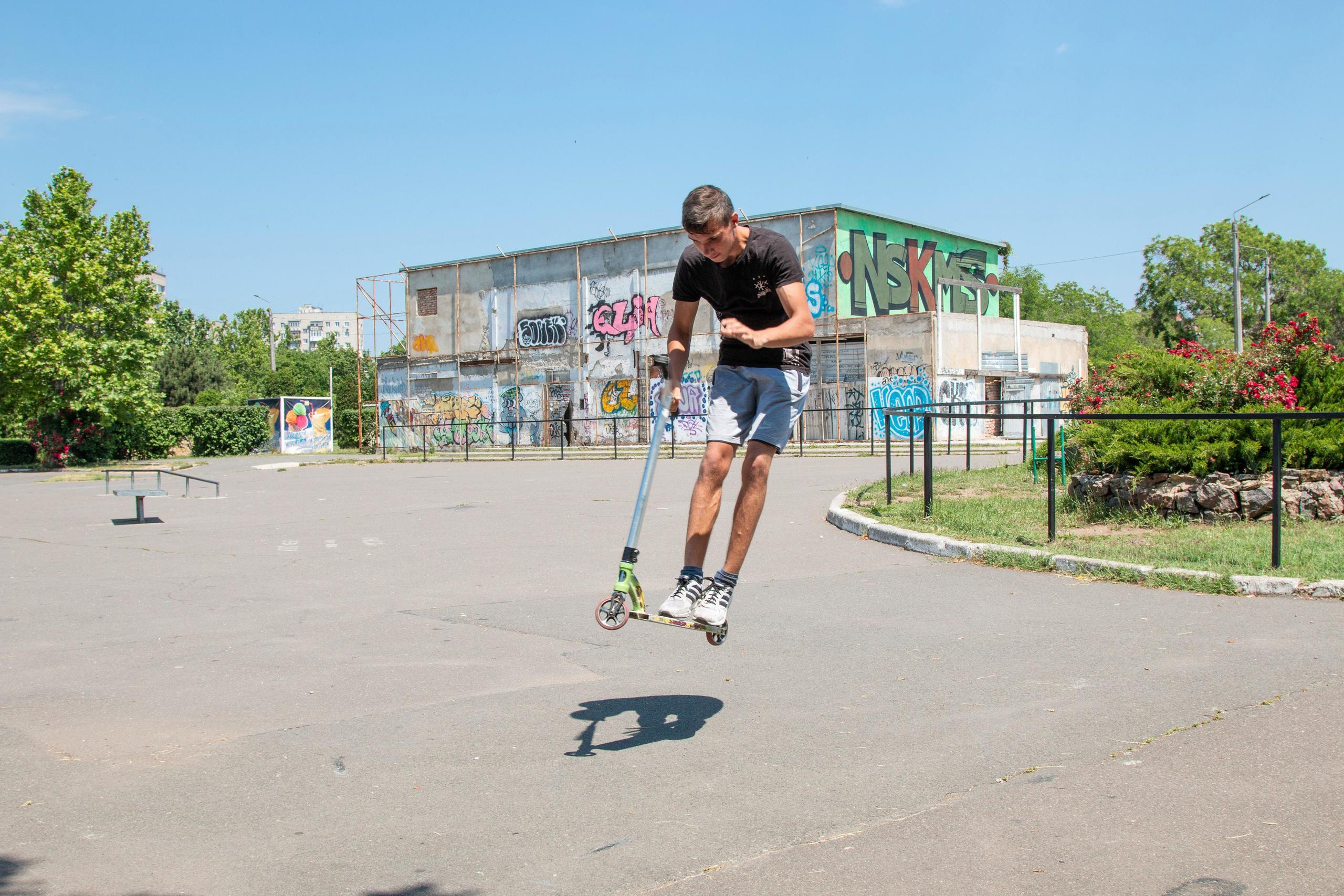 Трюки на самокате. Семейный фотограф Великодолинское
