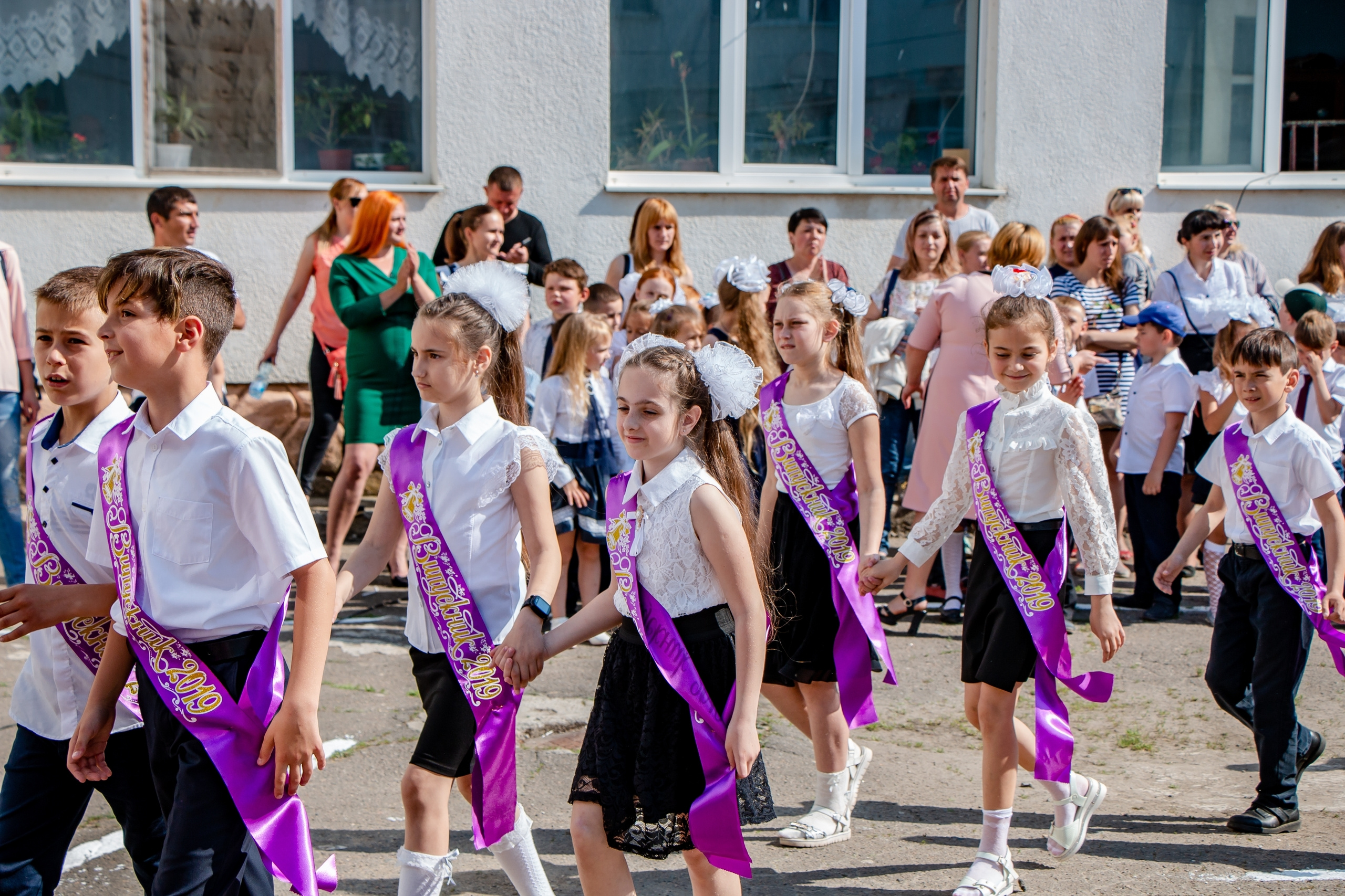 Великодолинское школа номер 1. Семейный фотограф Великодолинское