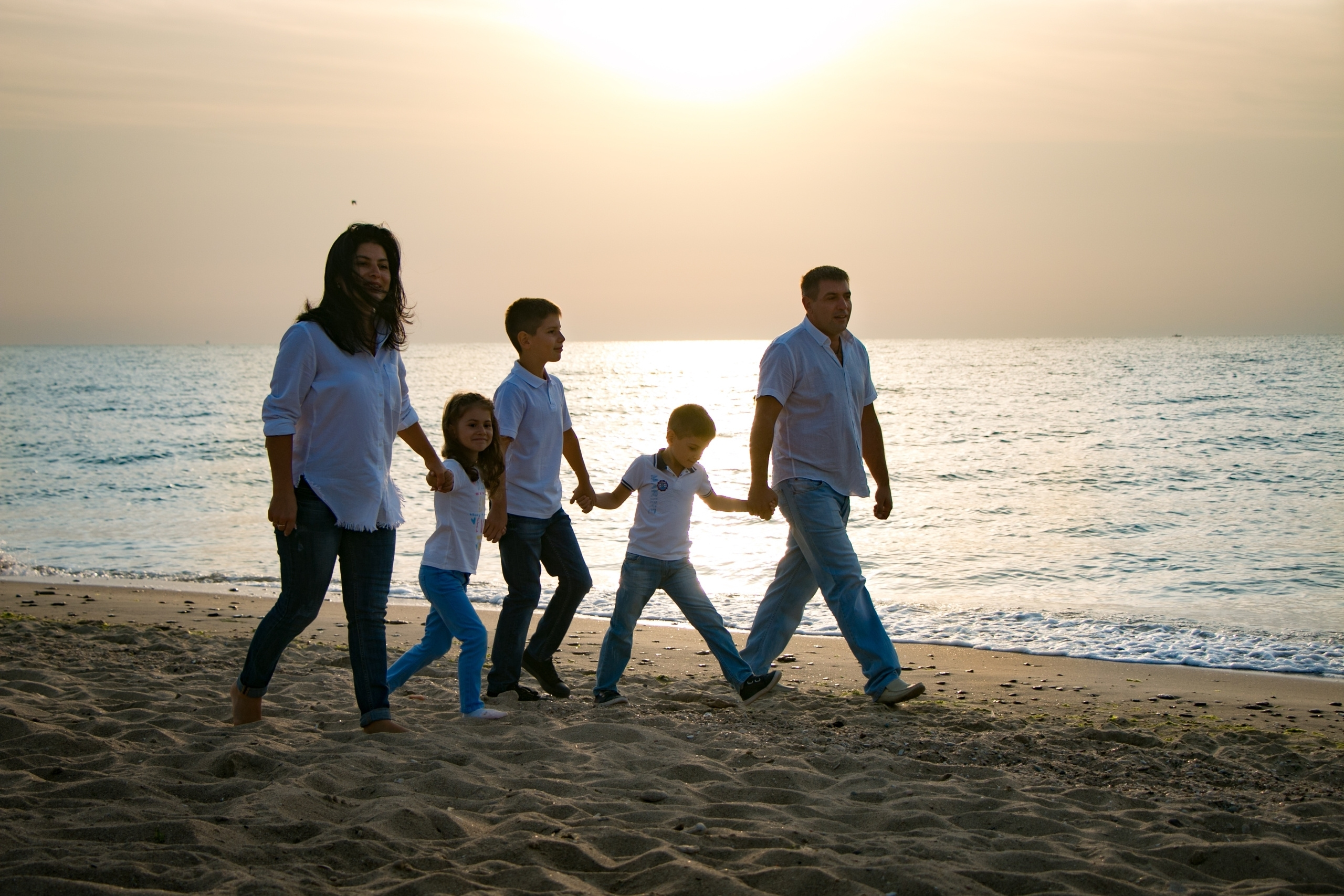 Фотосессия у моря на рассвете. Семейный фотограф Великодолинское