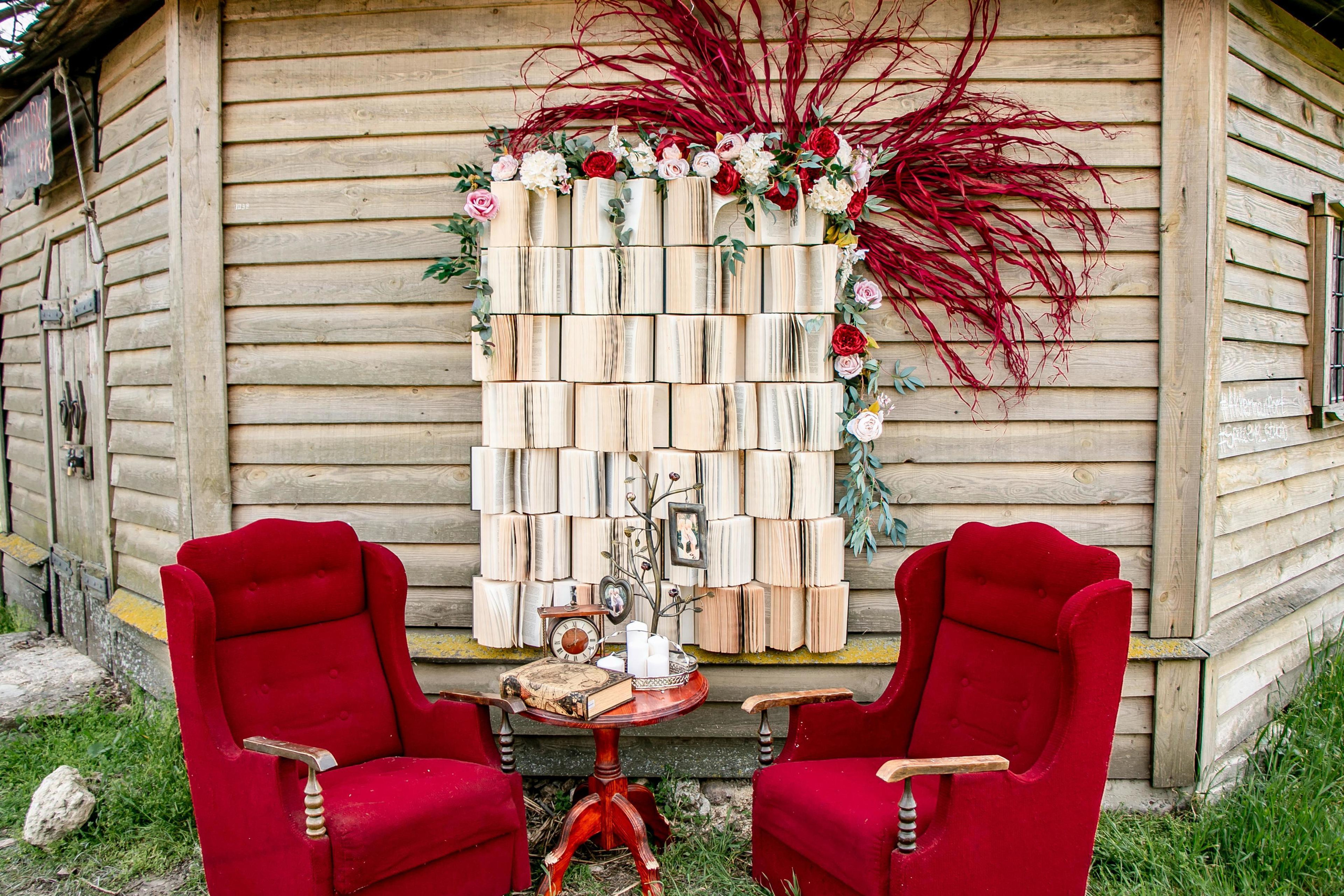 Книжная фотозона. Семейный фотограф Великодолинское