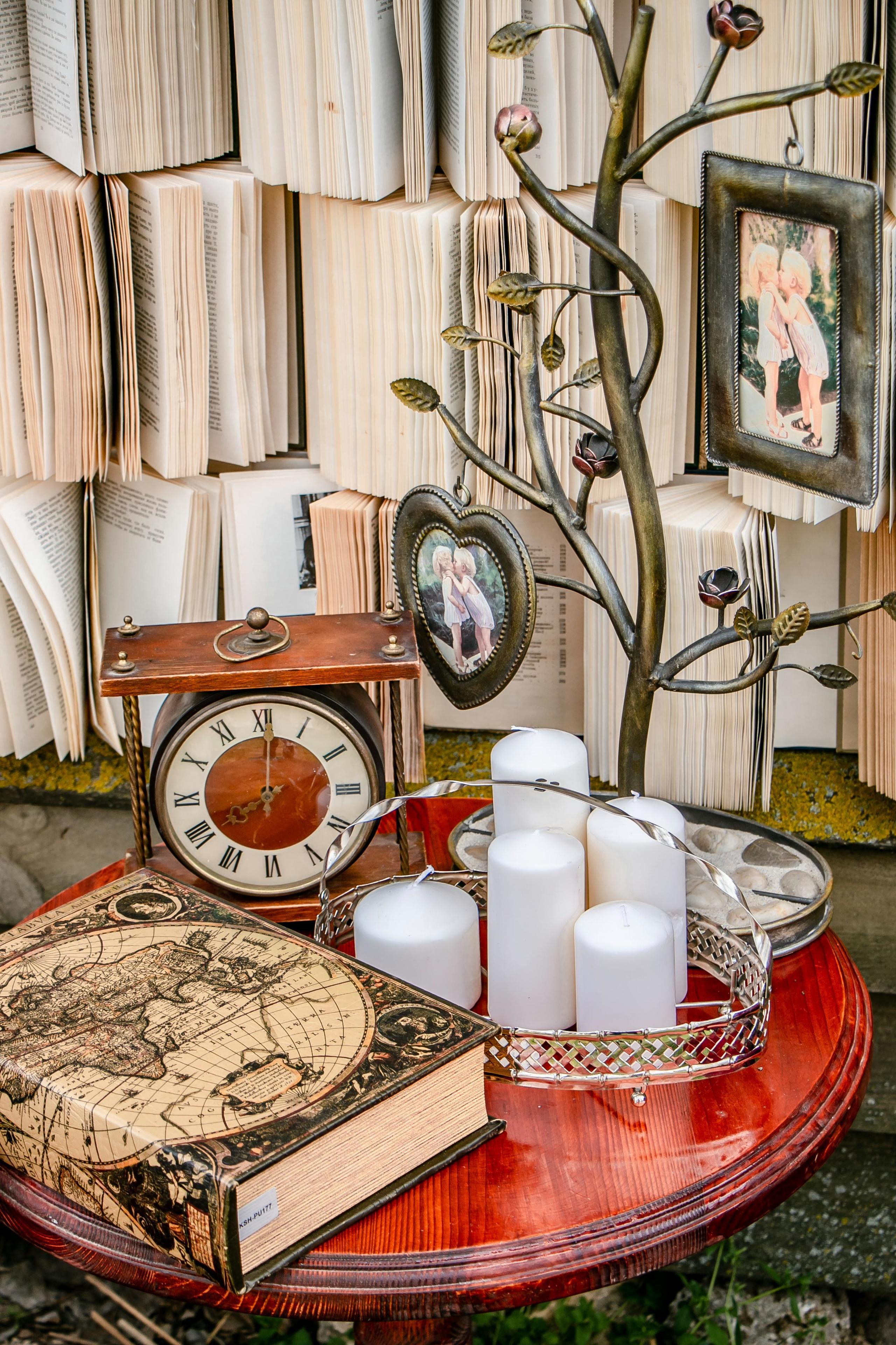 Книжная фотозона. Семейный фотограф Великодолинское