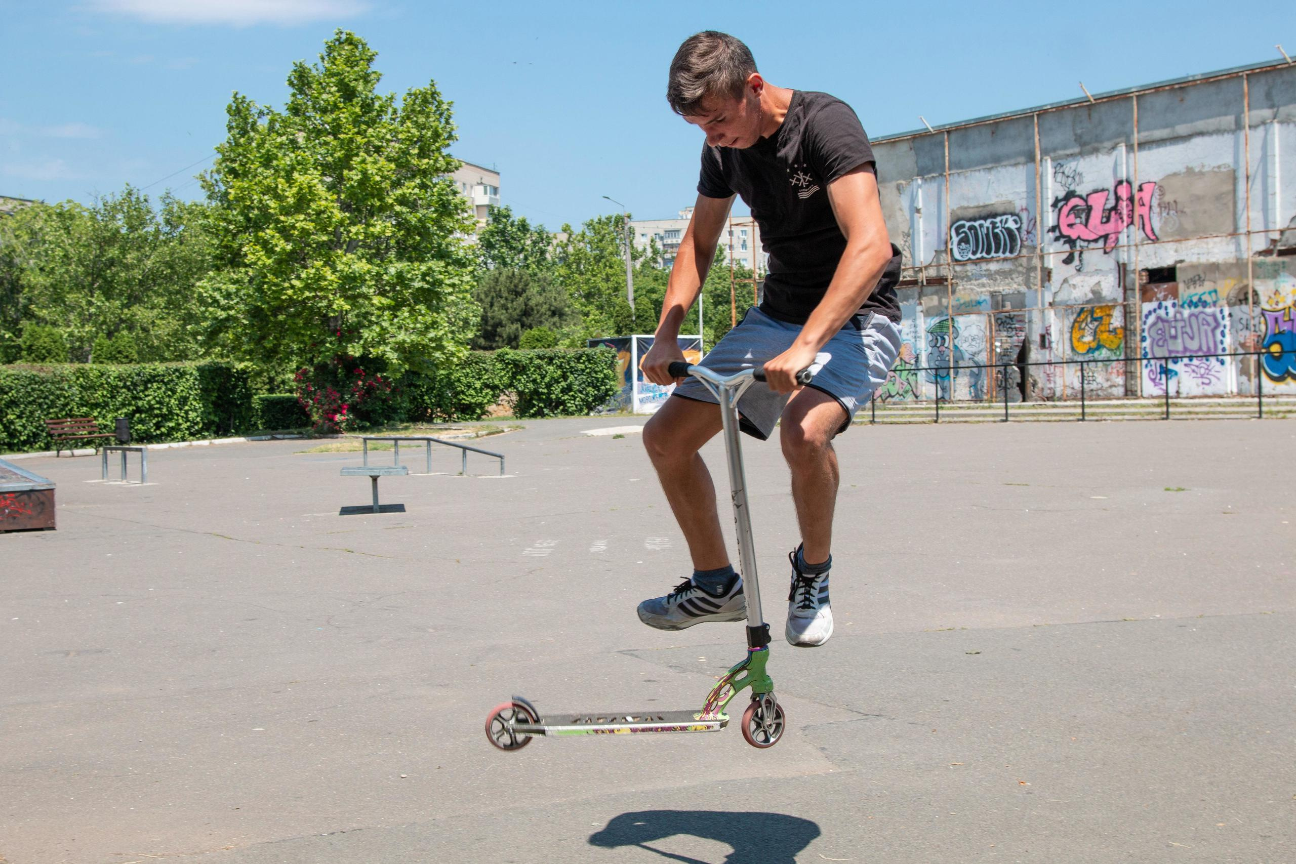 Трюки на самокате. Семейный фотограф Великодолинское