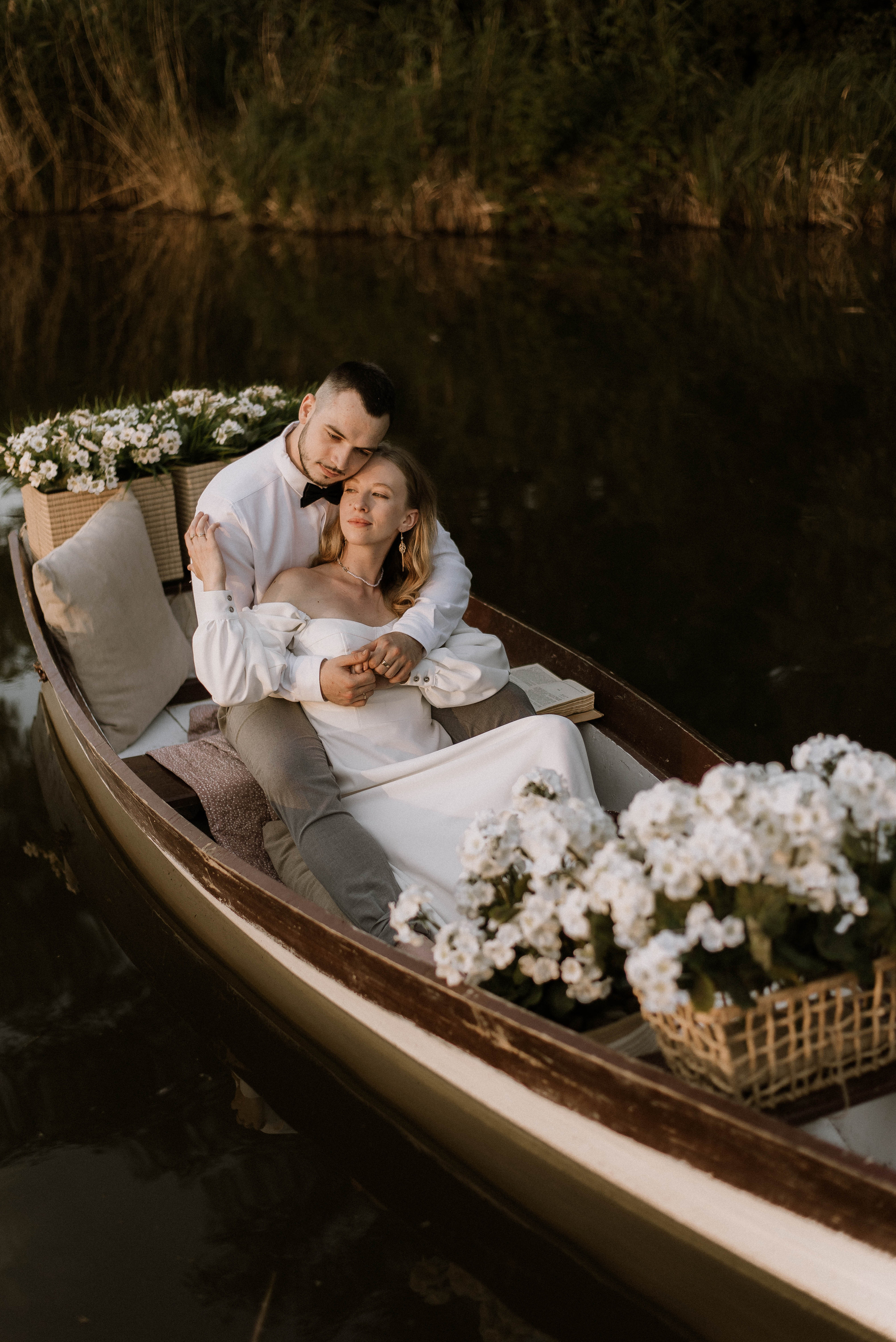 Весільна фотосесія на човні, Київ, Україна, весільний фотограф. Весільний та фотограф Київ Україна Олександра, свадебный Киев Украина