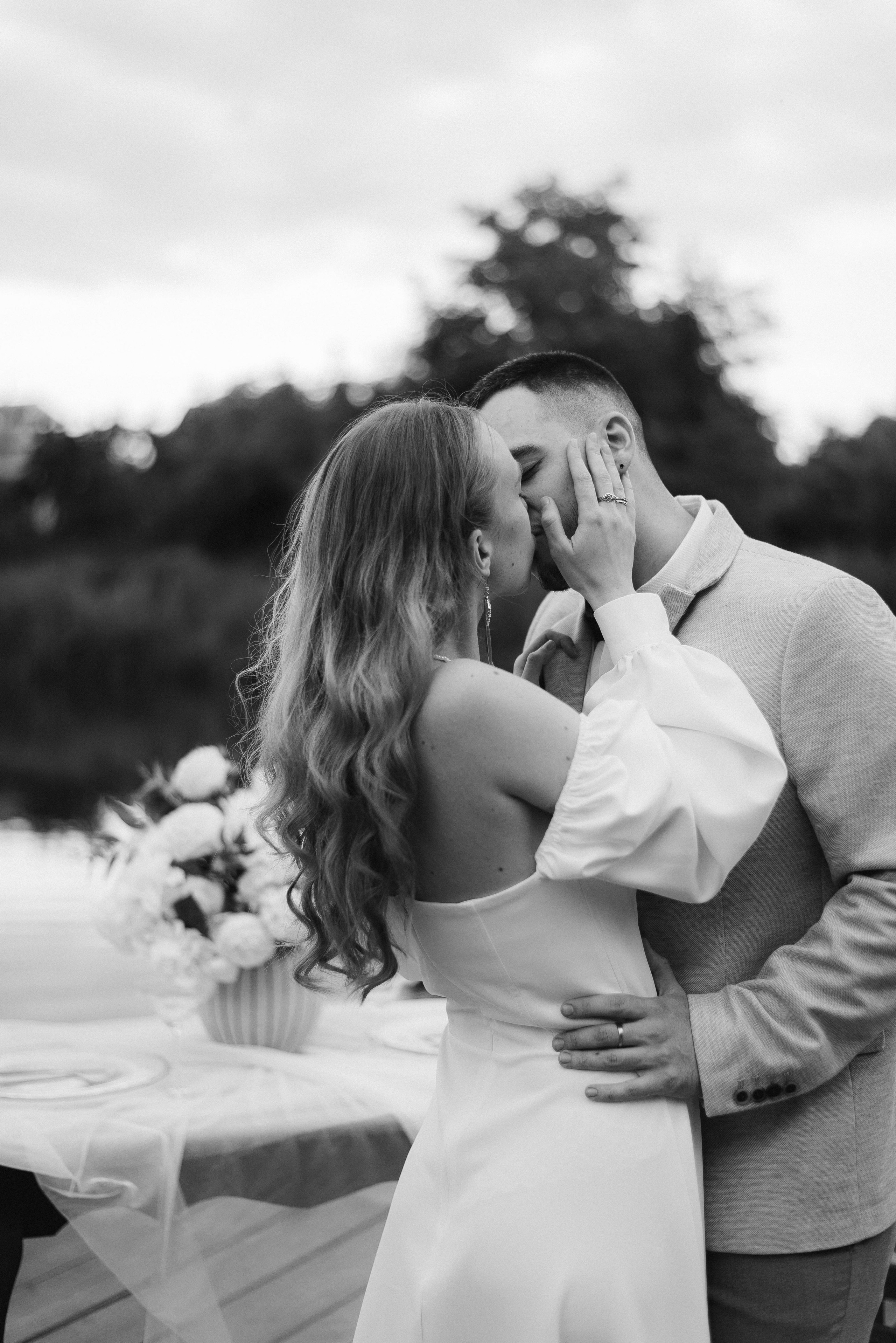 Весільна фотосесія на човні, Київ, Україна, весільний фотограф. Весільний та фотограф Київ Україна Олександра, свадебный Киев Украина