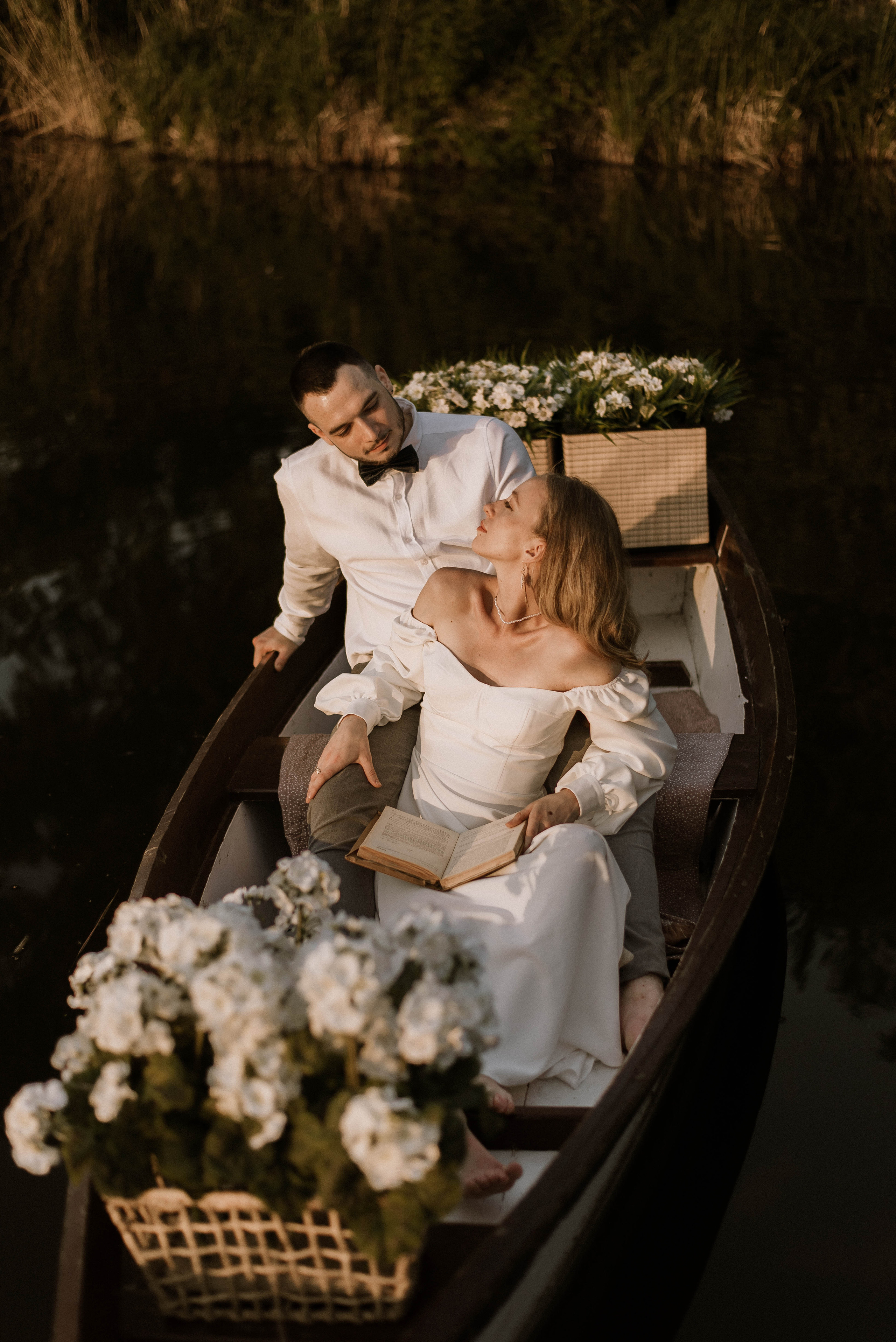 Весільна фотосесія на човні, Київ, Україна, весільний фотограф. Весільний та фотограф Київ Україна Олександра, свадебный Киев Украина