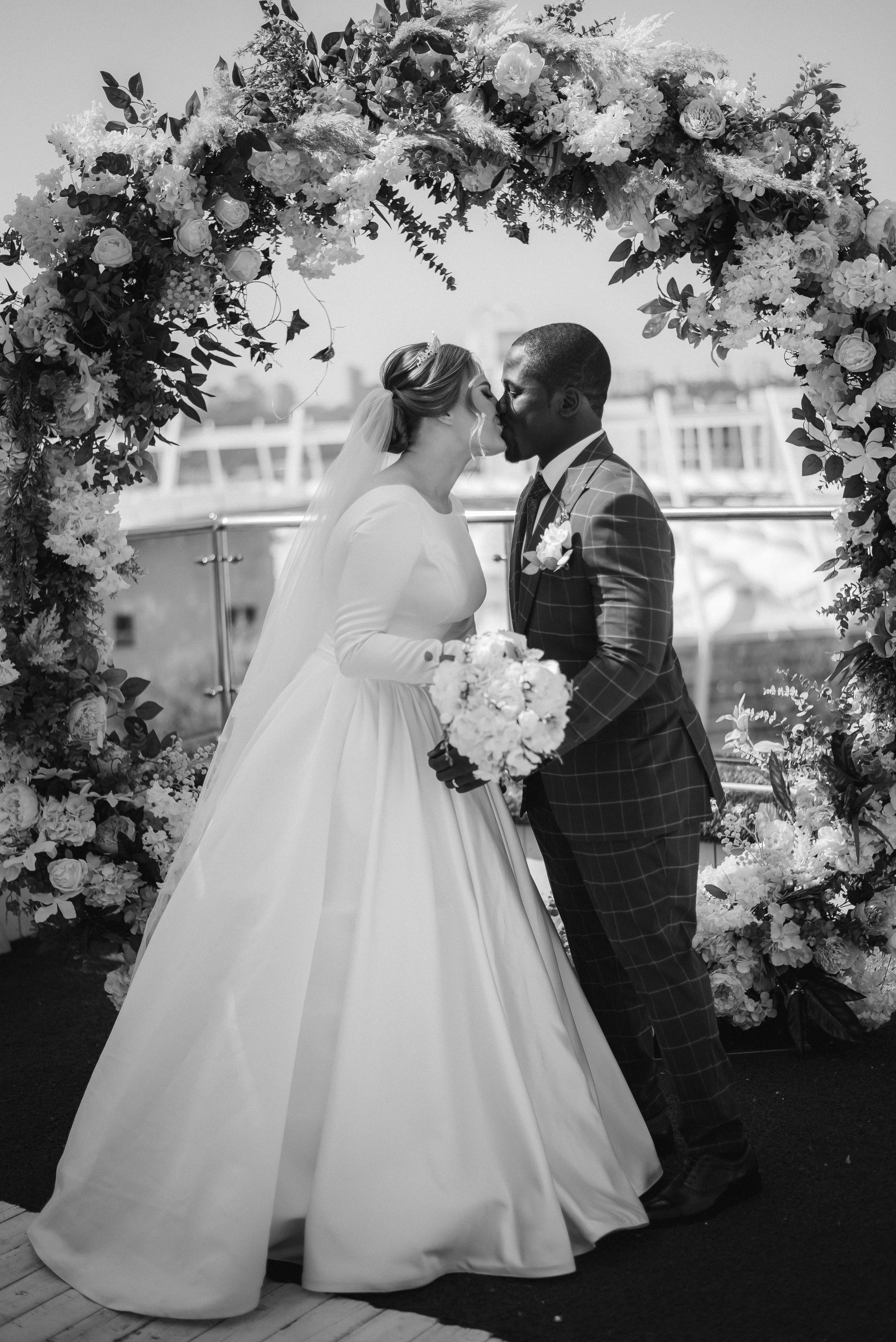 Інтернаціональне весілля Київ, весільний фотограф Україна, фотосесія. Весільний та фотограф Київ Україна Олександра, свадебный Киев Украина