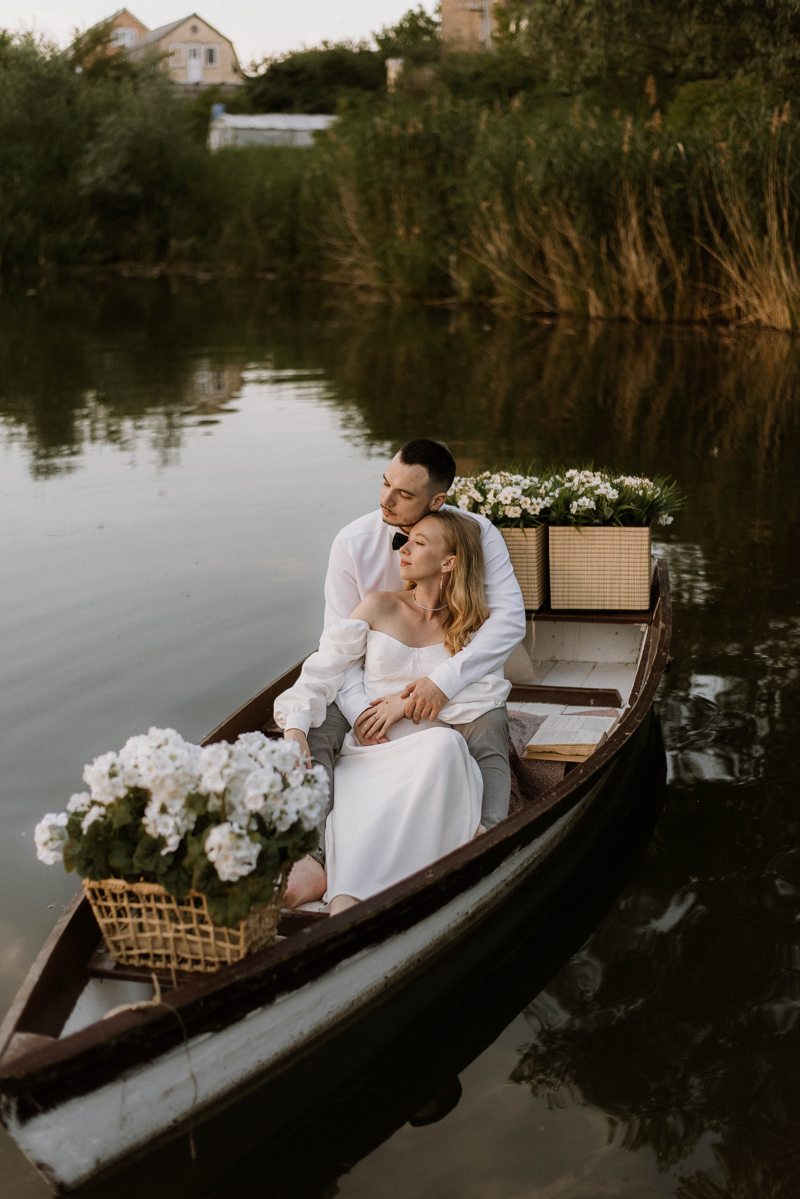 Весільна фотосесія на човні, Київ, Україна, весільний фотограф. Весільний та фотограф Київ Україна Олександра, свадебный Киев Украина