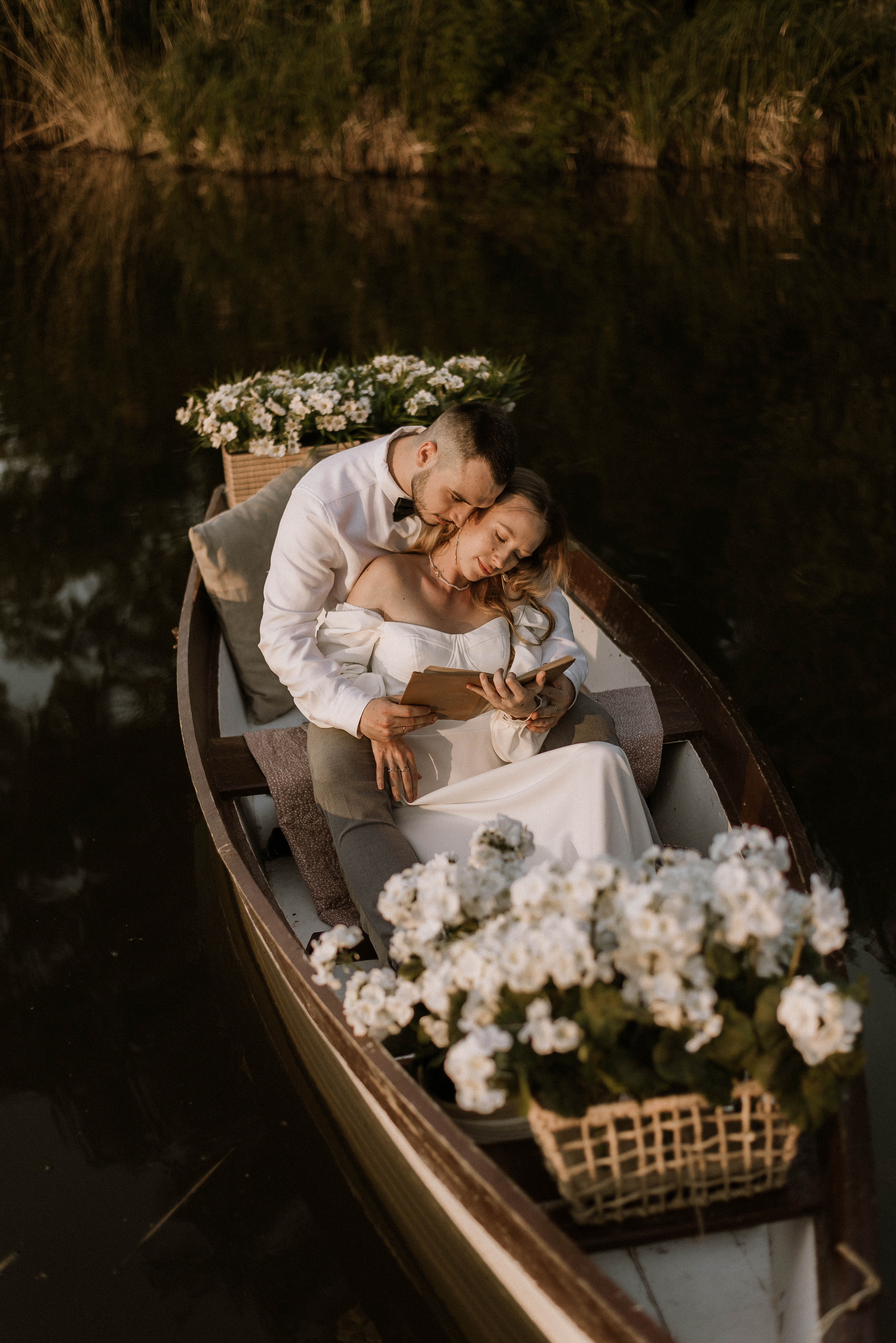 Весільна фотосесія на човні, Київ, Україна, весільний фотограф. Весільний та фотограф Київ Україна Олександра, свадебный Киев Украина