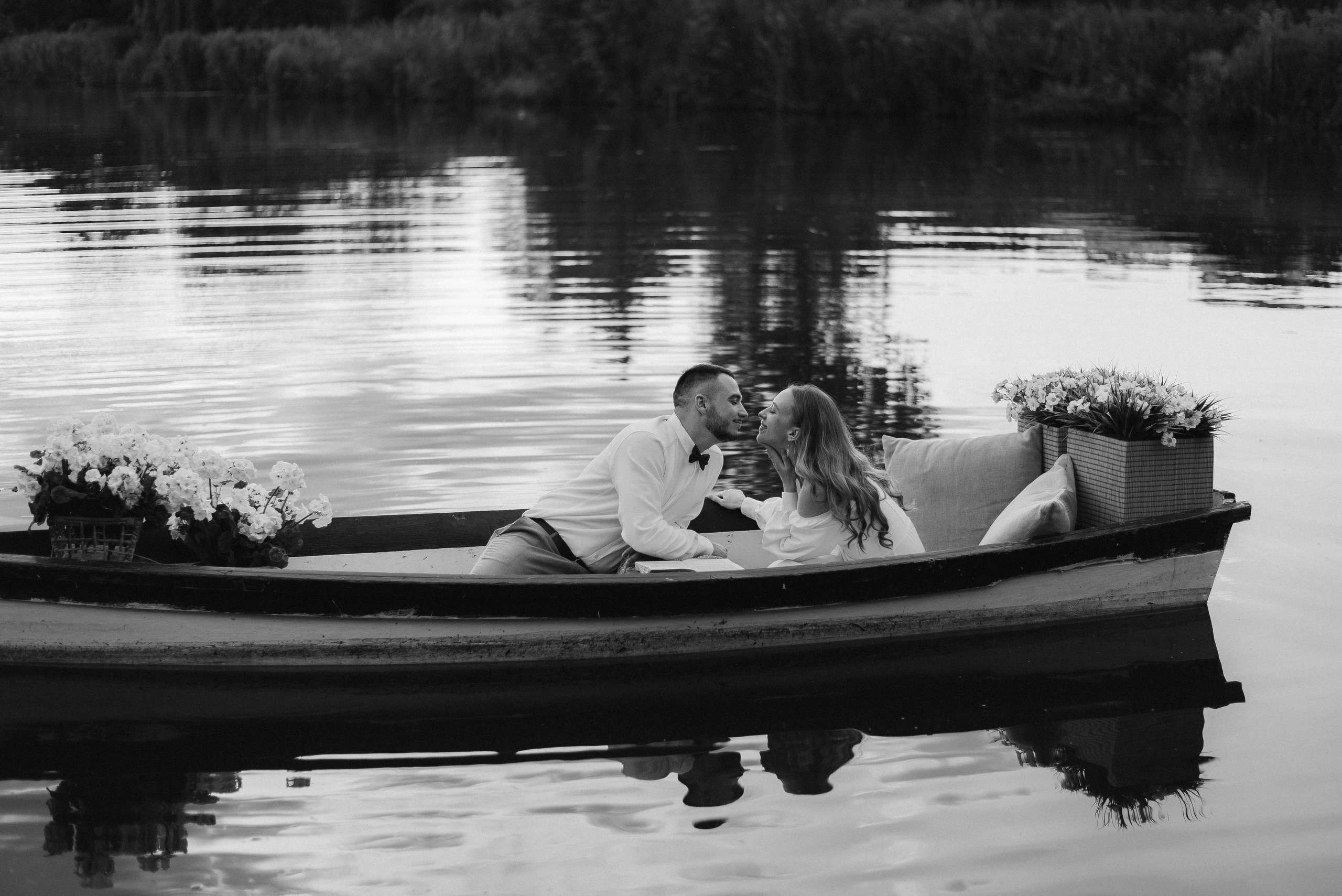 Весільна фотосесія на човні, Київ, Україна, весільний фотограф. Весільний та фотограф Київ Україна Олександра, свадебный Киев Украина