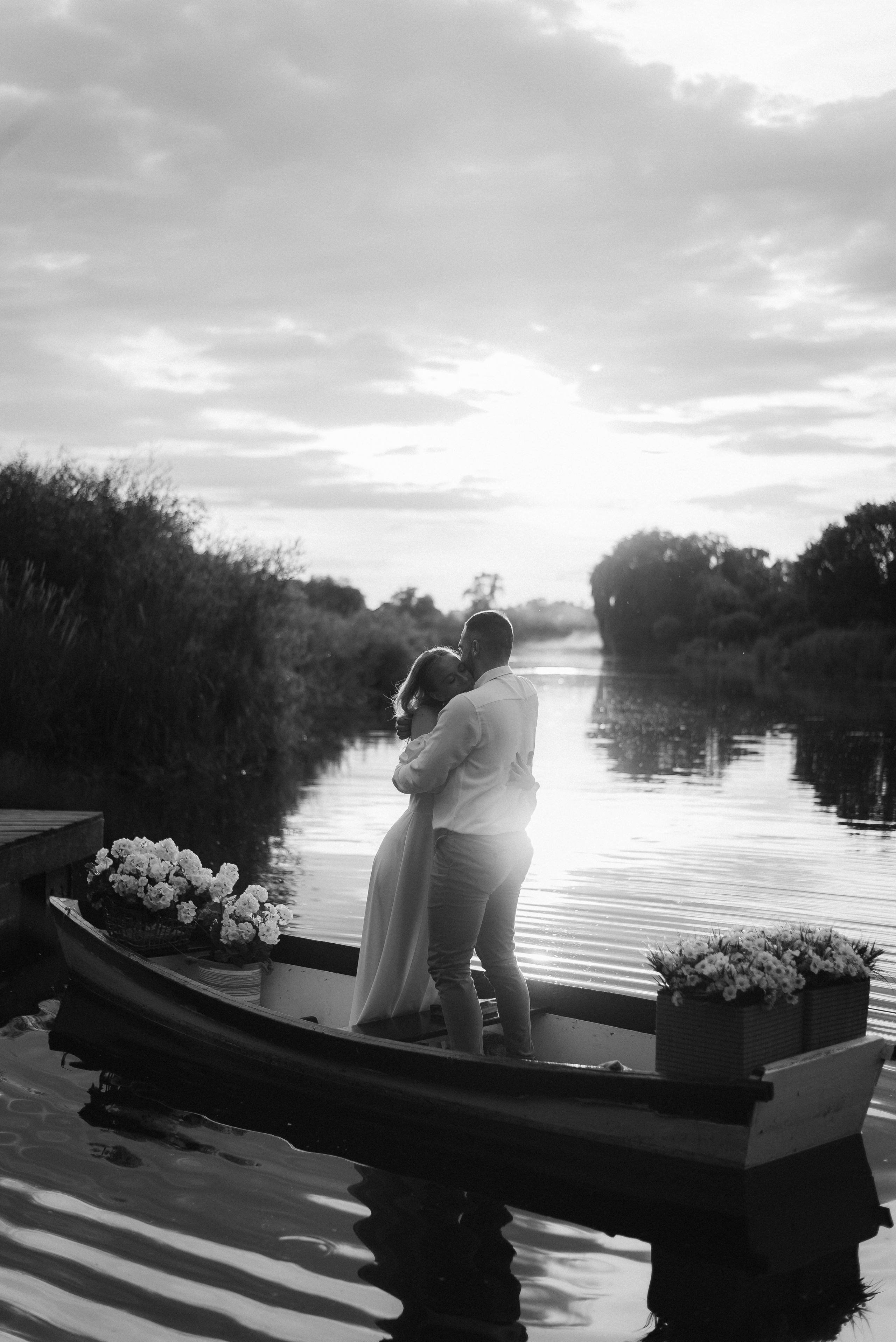 Весільна фотосесія на човні, Київ, Україна, весільний фотограф. Весільний та фотограф Київ Україна Олександра, свадебный Киев Украина