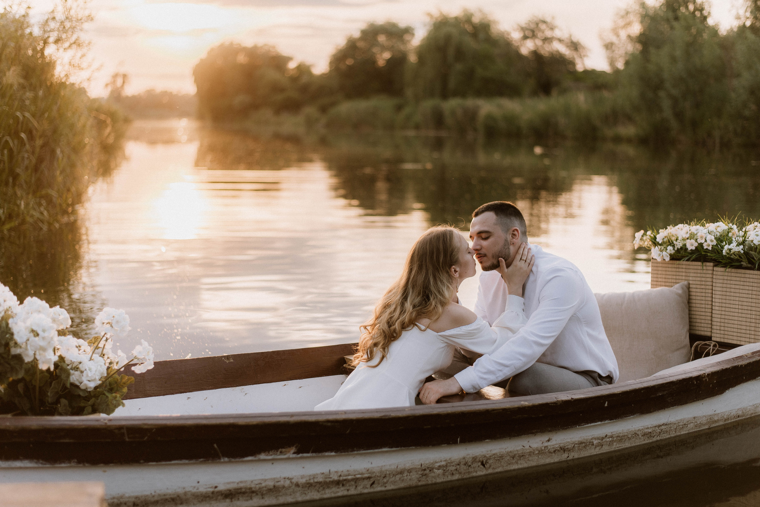 Весільна фотосесія на човні, Київ, Україна, весільний фотограф. Весільний та фотограф Київ Україна Олександра, свадебный Киев Украина