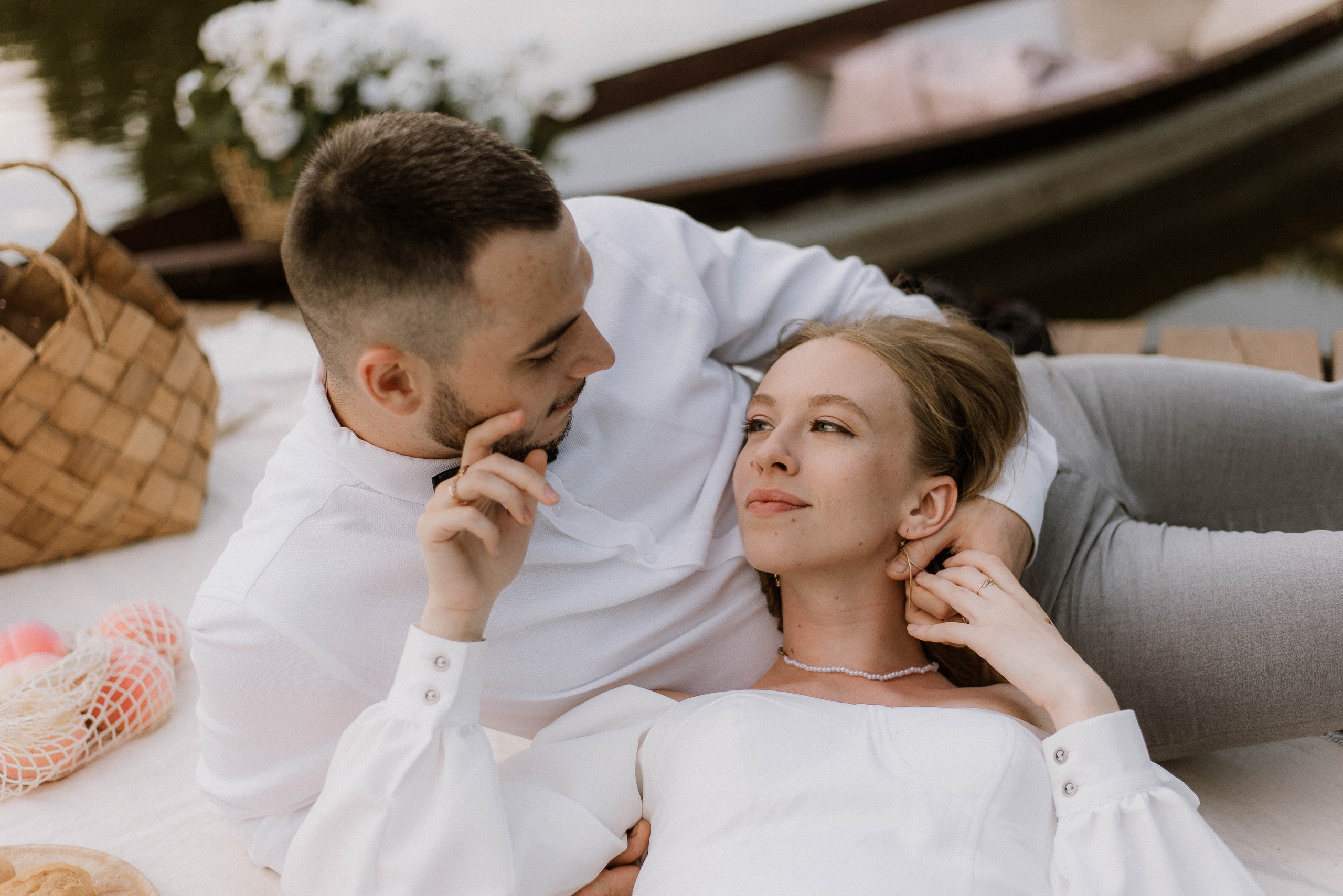 Весільна фотосесія на човні, Київ, Україна, весільний фотограф. Весільний та фотограф Київ Україна Олександра, свадебный Киев Украина