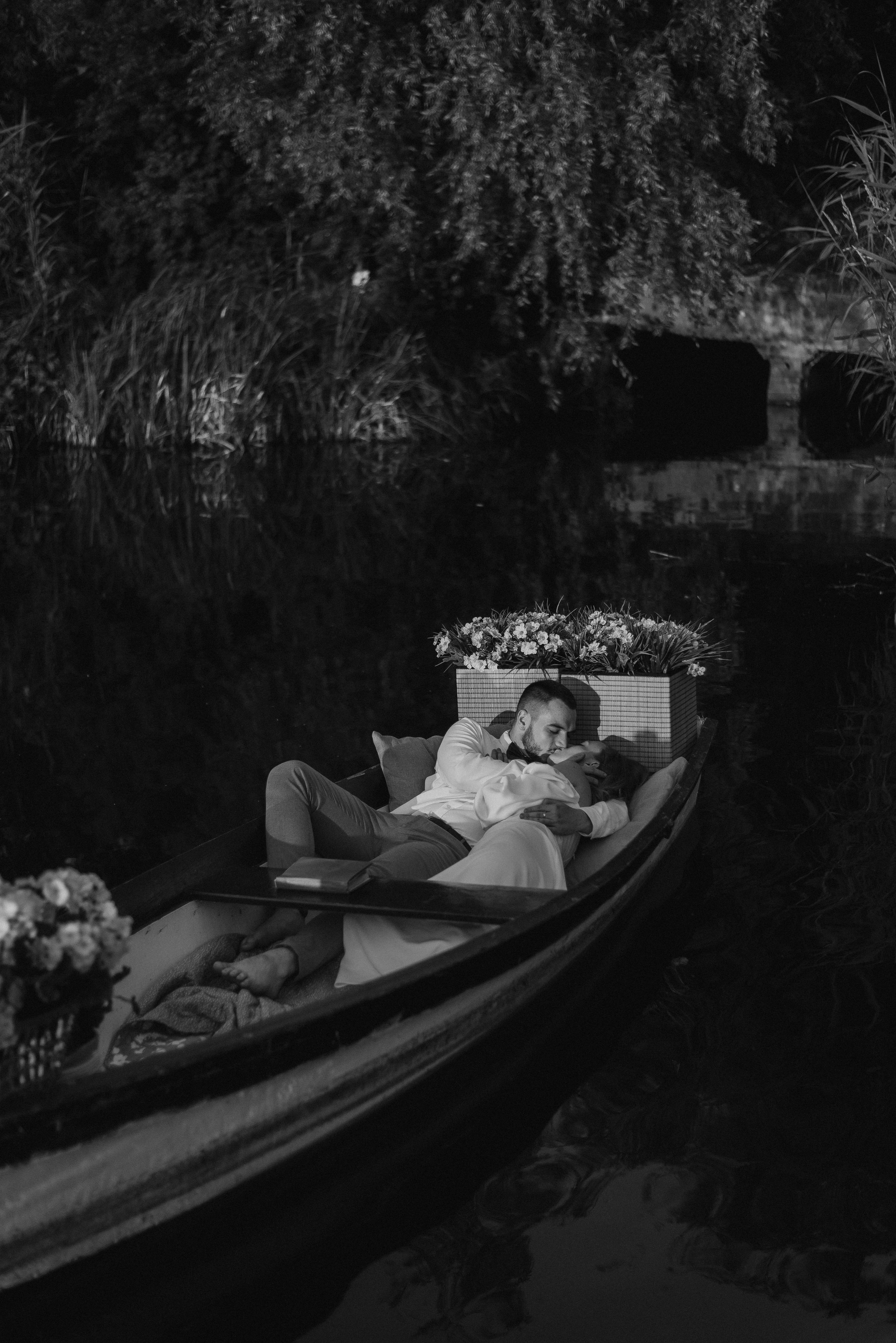 Весільна фотосесія на човні, Київ, Україна, весільний фотограф. Весільний та фотограф Київ Україна Олександра, свадебный Киев Украина