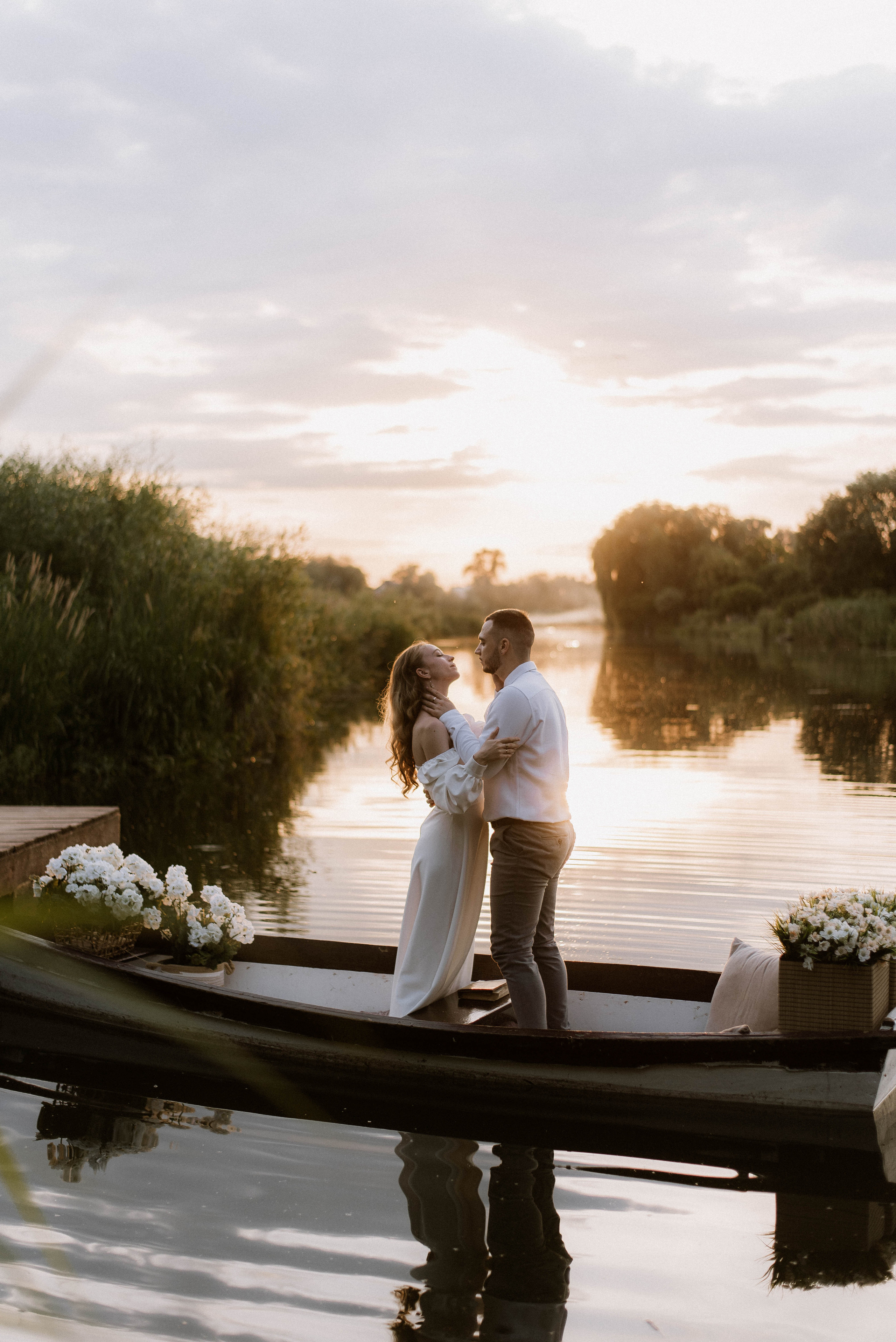 Весільна фотосесія на човні, Київ, Україна, весільний фотограф. Весільний та фотограф Київ Україна Олександра, свадебный Киев Украина