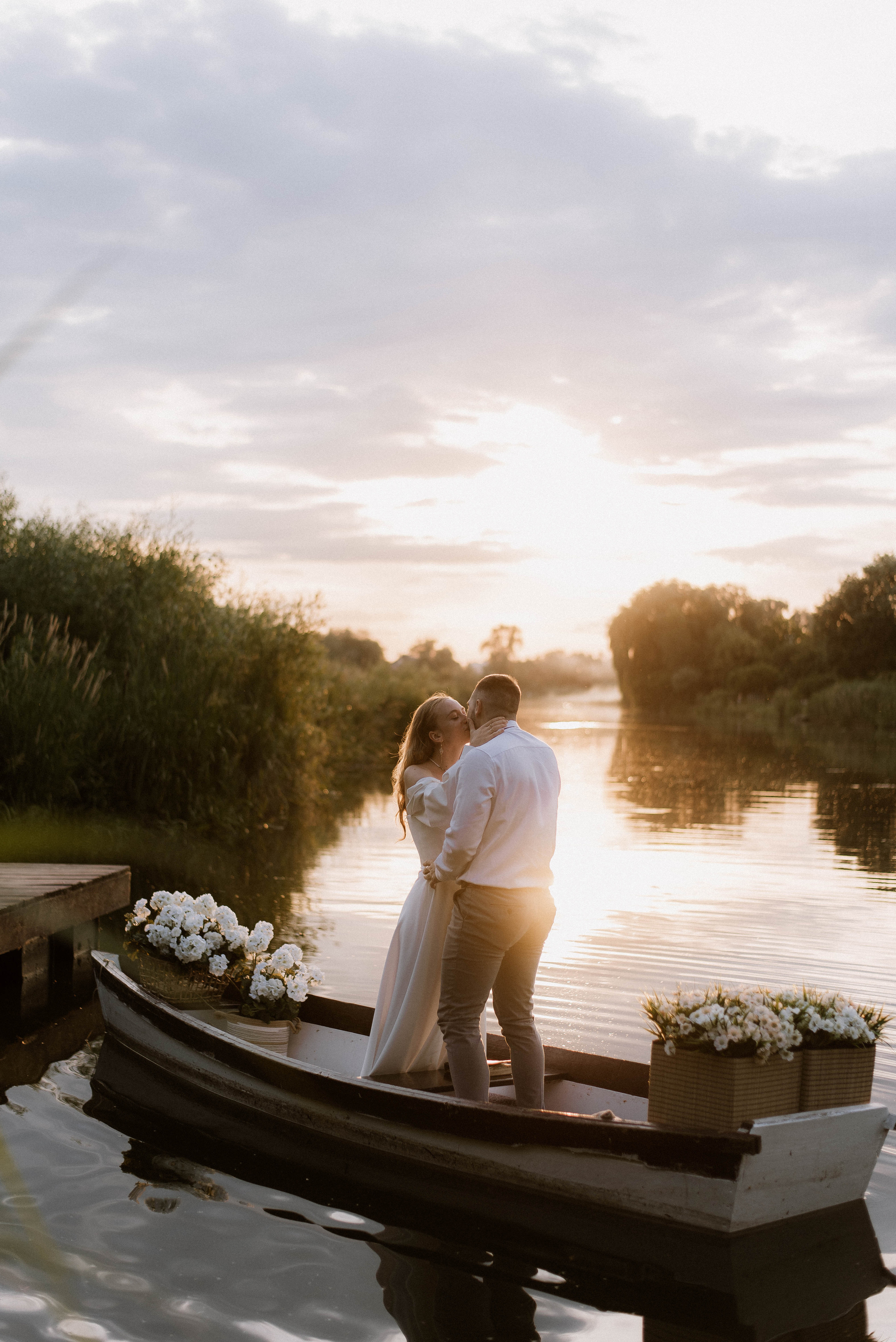 Весільна фотосесія на човні, Київ, Україна, весільний фотограф. Весільний та фотограф Київ Україна Олександра, свадебный Киев Украина