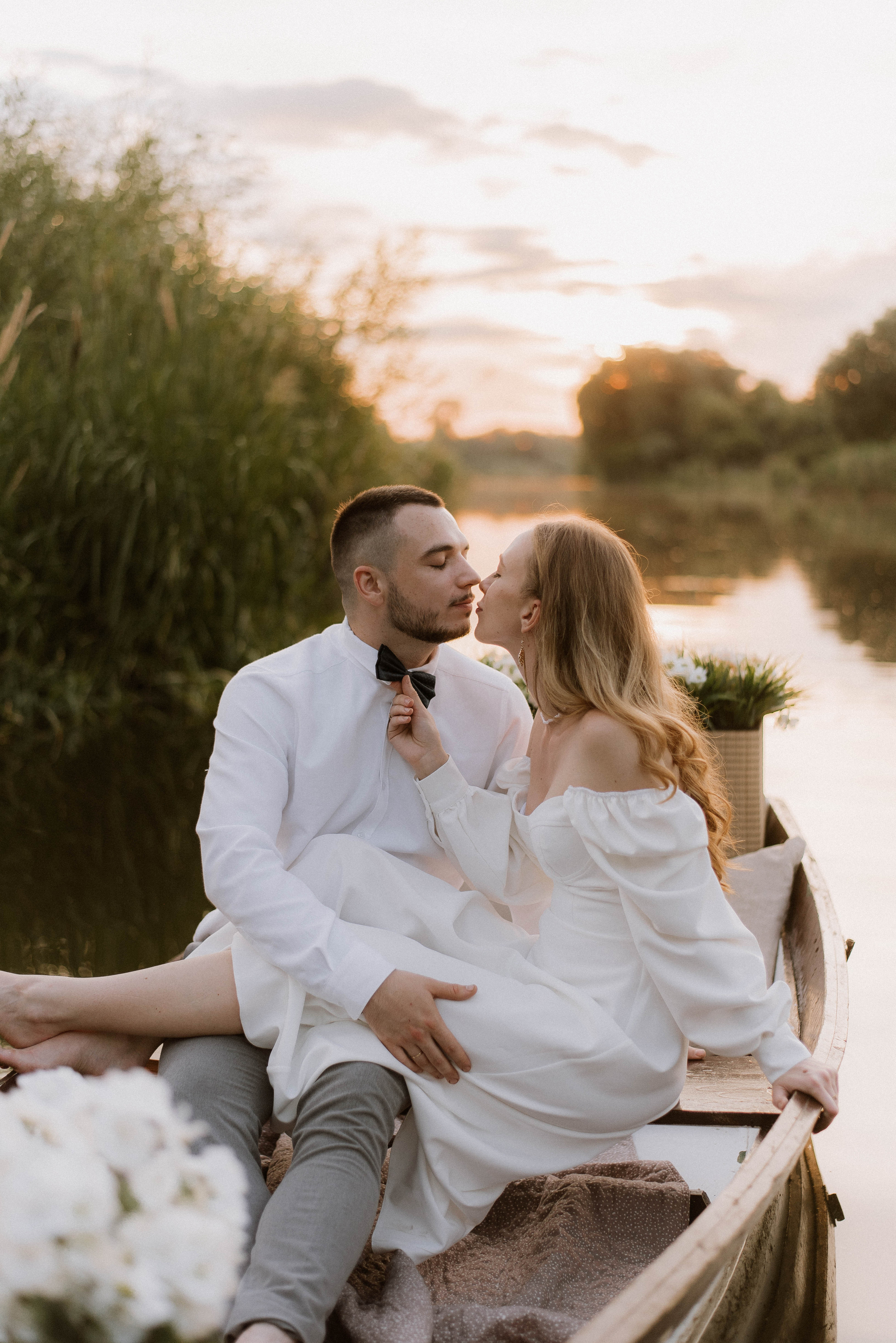 Весільна фотосесія на човні, Київ, Україна, весільний фотограф. Весільний та фотограф Київ Україна Олександра, свадебный Киев Украина