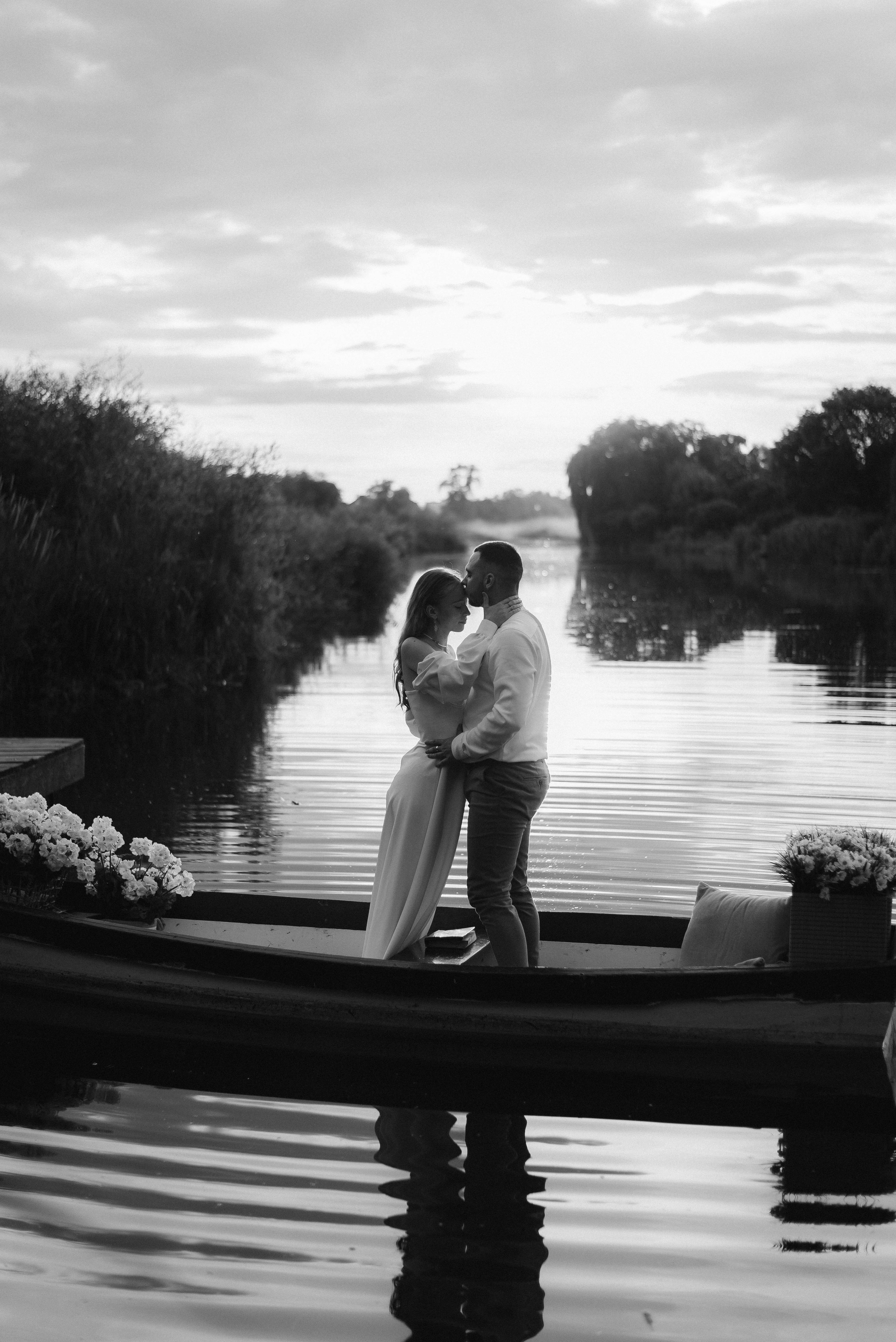 Весільна фотосесія на човні, Київ, Україна, весільний фотограф. Весільний та фотограф Київ Україна Олександра, свадебный Киев Украина