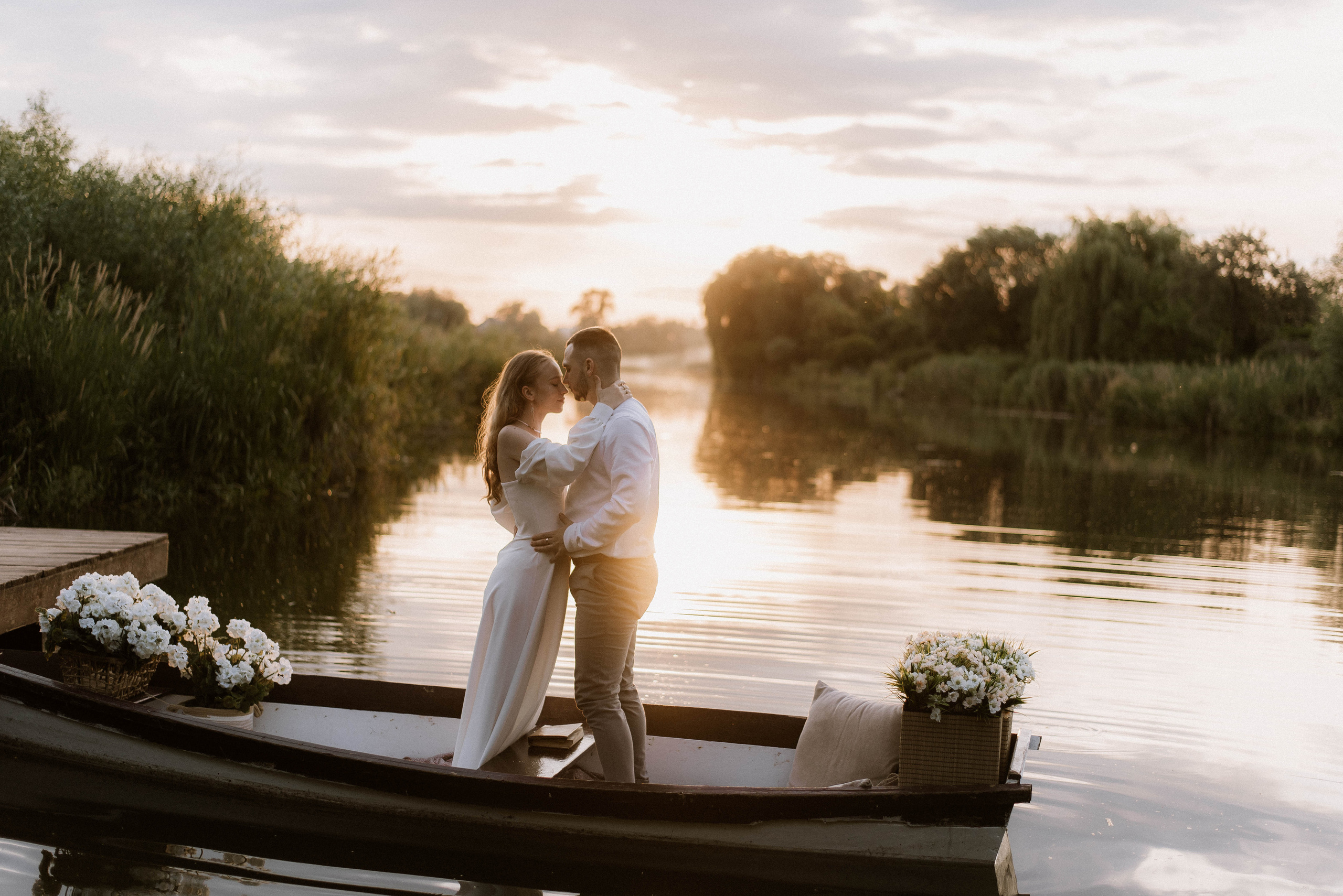 Весільна фотосесія на човні, Київ, Україна, весільний фотограф. Весільний та фотограф Київ Україна Олександра, свадебный Киев Украина