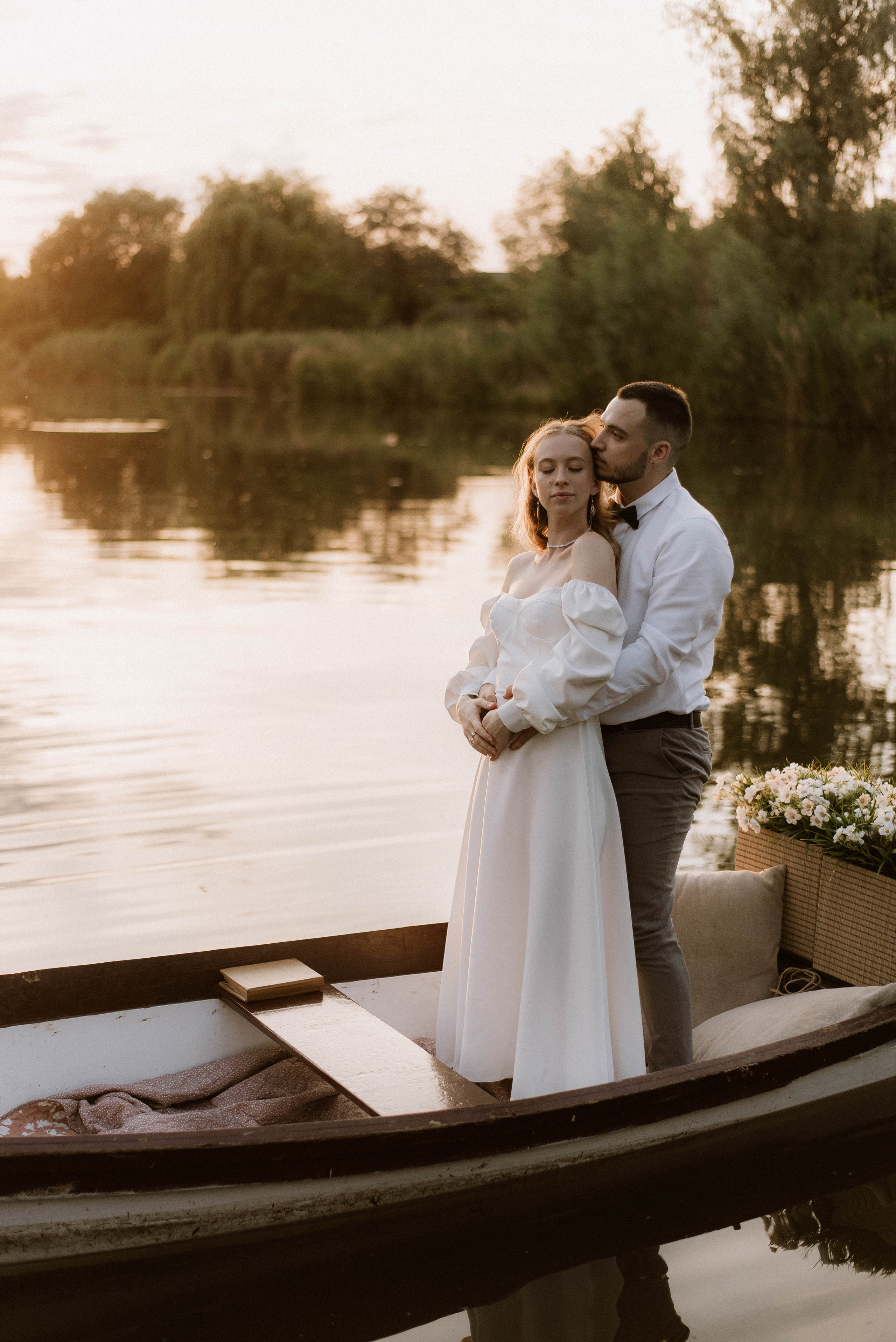 Весільна фотосесія на човні, Київ, Україна, весільний фотограф. Весільний та фотограф Київ Україна Олександра, свадебный Киев Украина