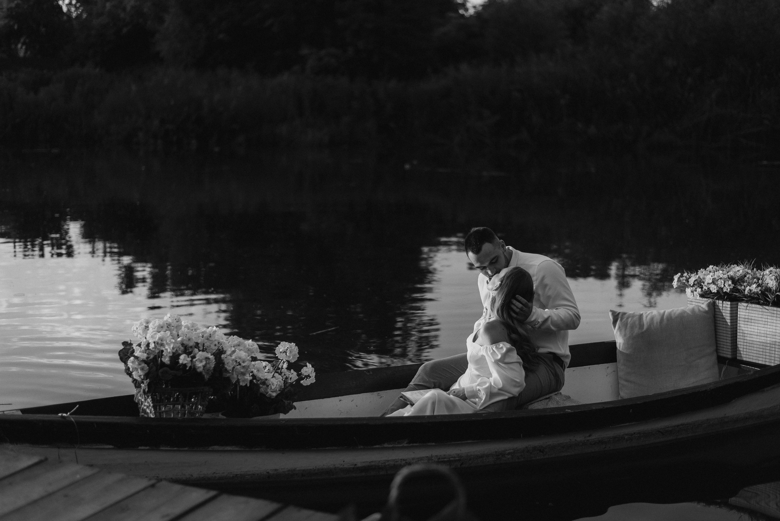 Весільна фотосесія на човні, Київ, Україна, весільний фотограф. Весільний та фотограф Київ Україна Олександра, свадебный Киев Украина