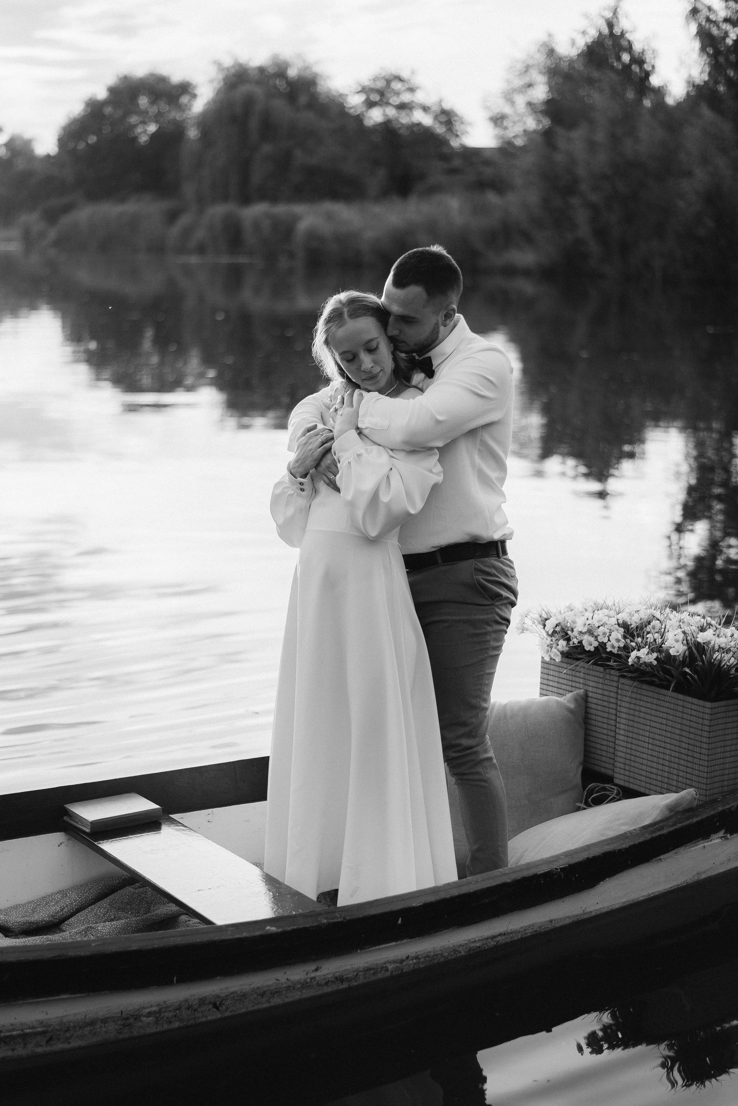 Весільна фотосесія на човні, Київ, Україна, весільний фотограф. Весільний та фотограф Київ Україна Олександра, свадебный Киев Украина