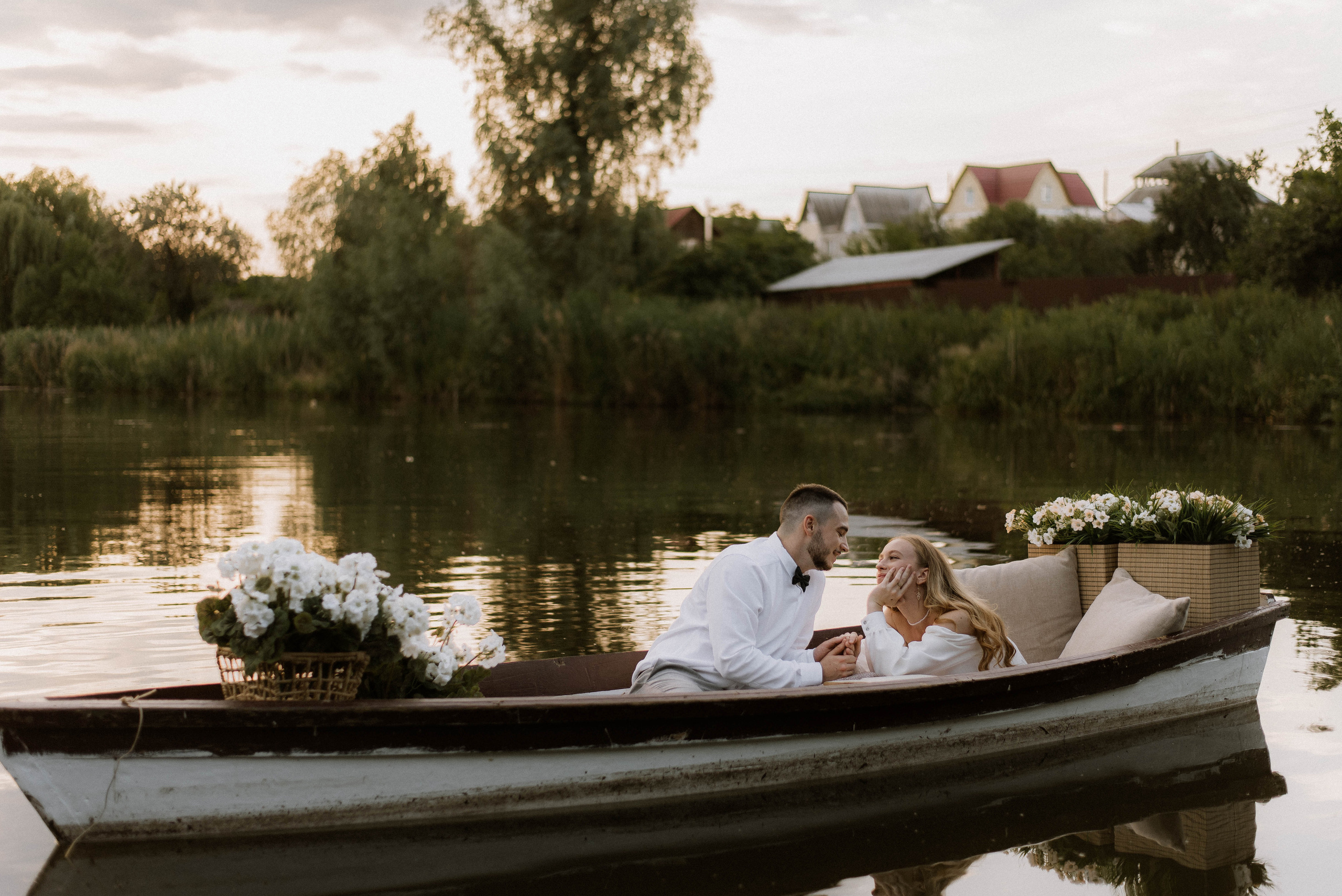 Весільна фотосесія на човні, Київ, Україна, весільний фотограф. Весільний та фотограф Київ Україна Олександра, свадебный Киев Украина