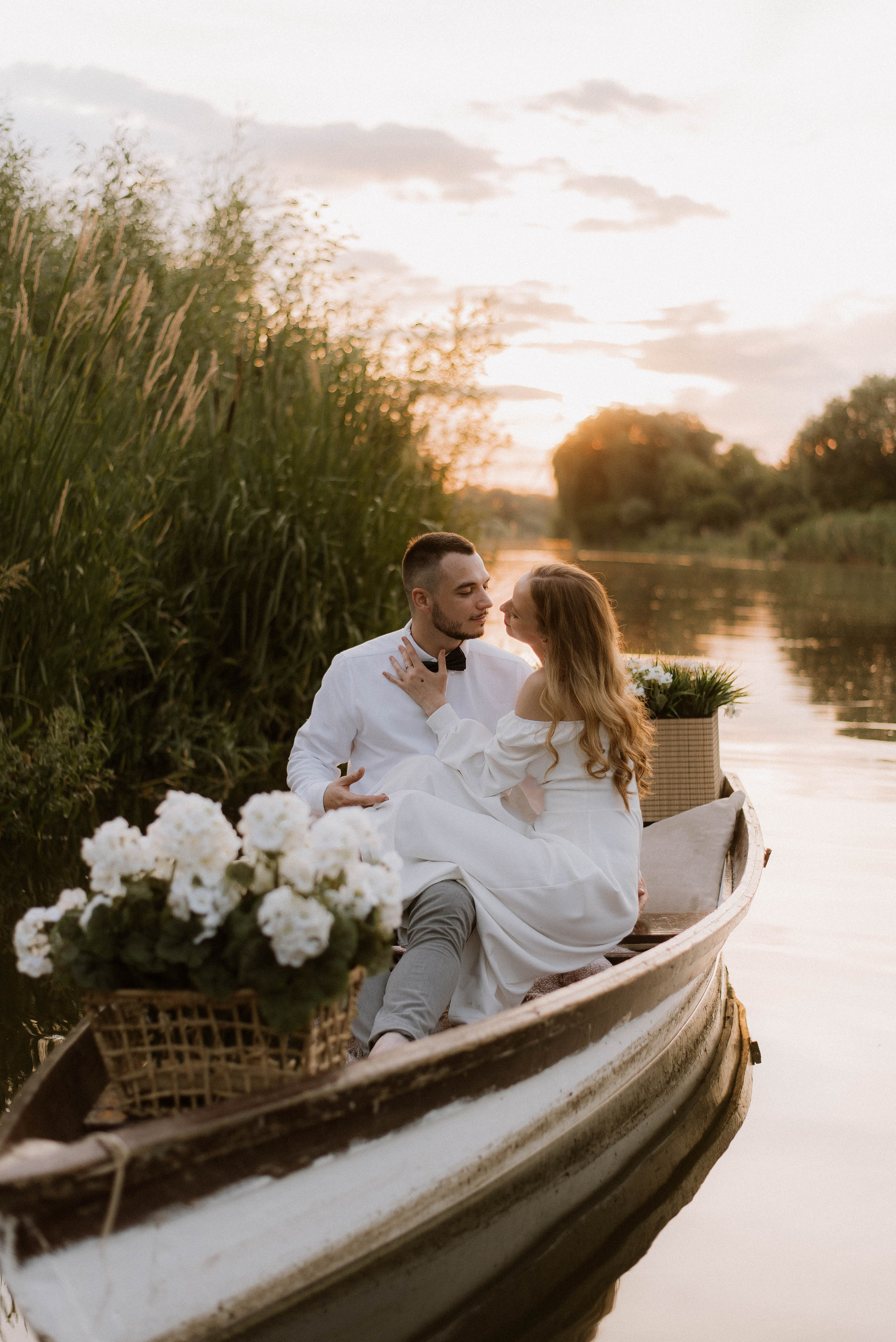 Весільна фотосесія на човні, Київ, Україна, весільний фотограф. Весільний та фотограф Київ Україна Олександра, свадебный Киев Украина