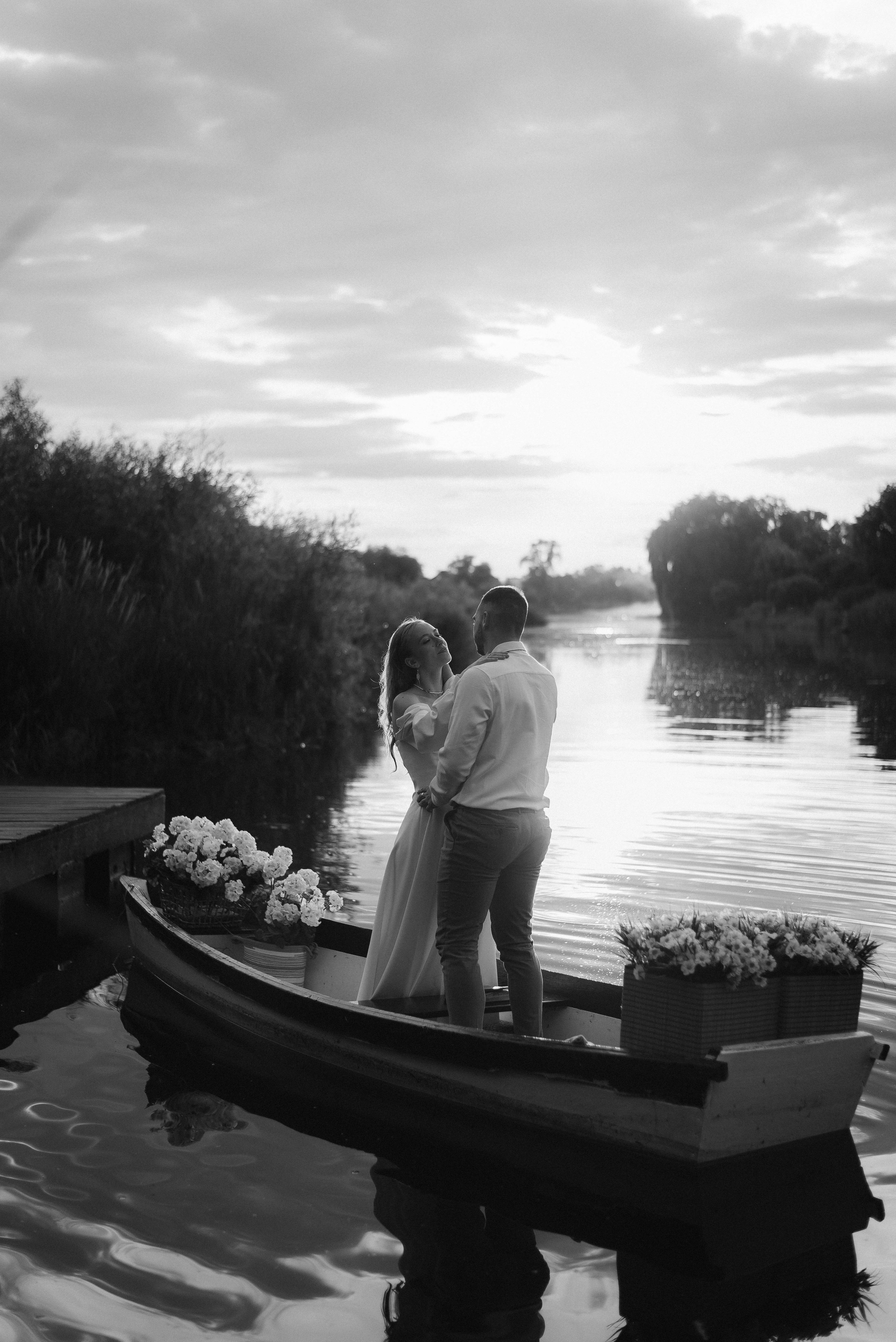 Весільна фотосесія на човні, Київ, Україна, весільний фотограф. Весільний та фотограф Київ Україна Олександра, свадебный Киев Украина