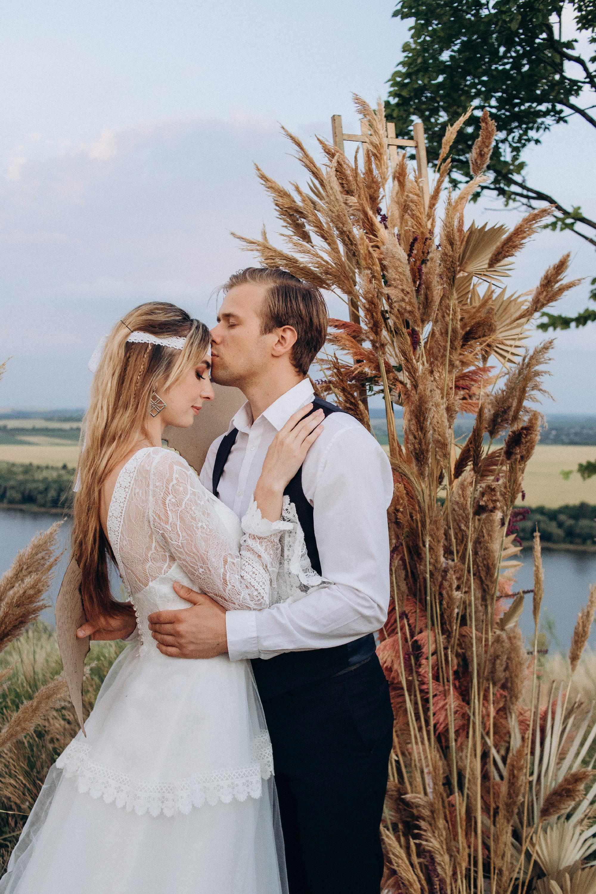 Wedding near the river. Свадебный семейный Фотограф Киев Конотоп lovestory портрет семейная