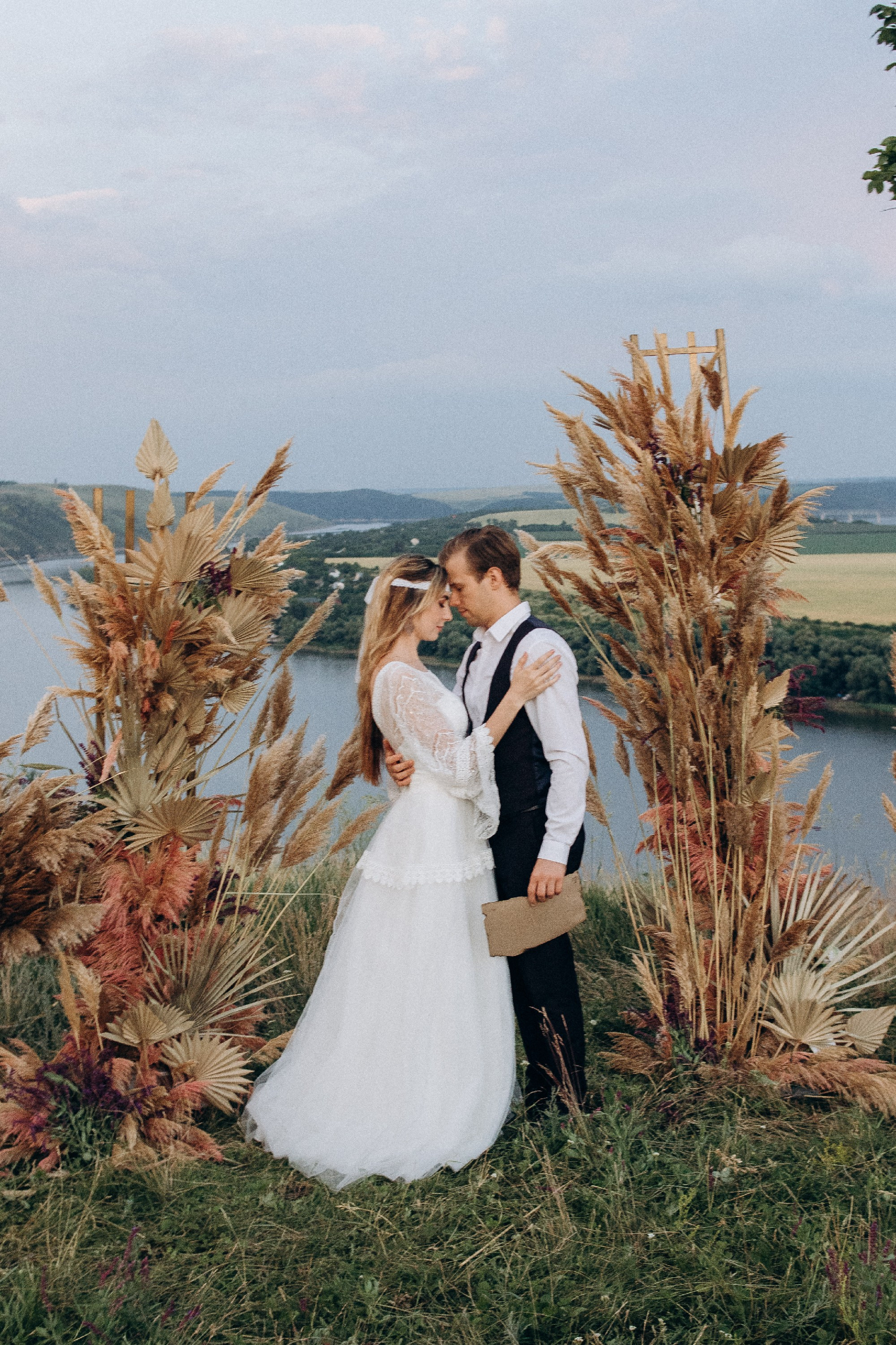 Wedding near the river. Свадебный семейный Фотограф Киев Конотоп lovestory портрет семейная