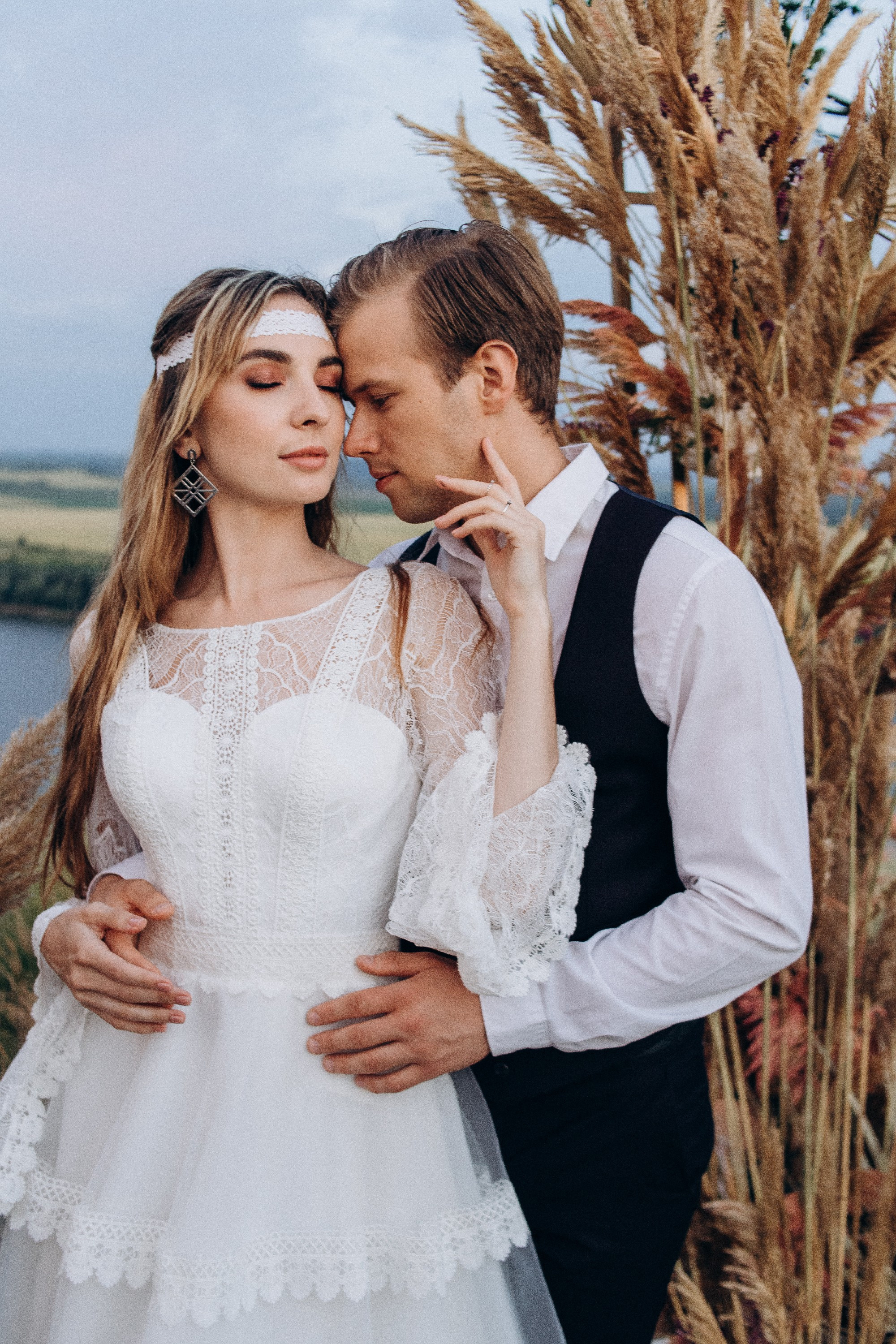 Wedding near the river. Свадебный семейный Фотограф Киев Конотоп lovestory портрет семейная