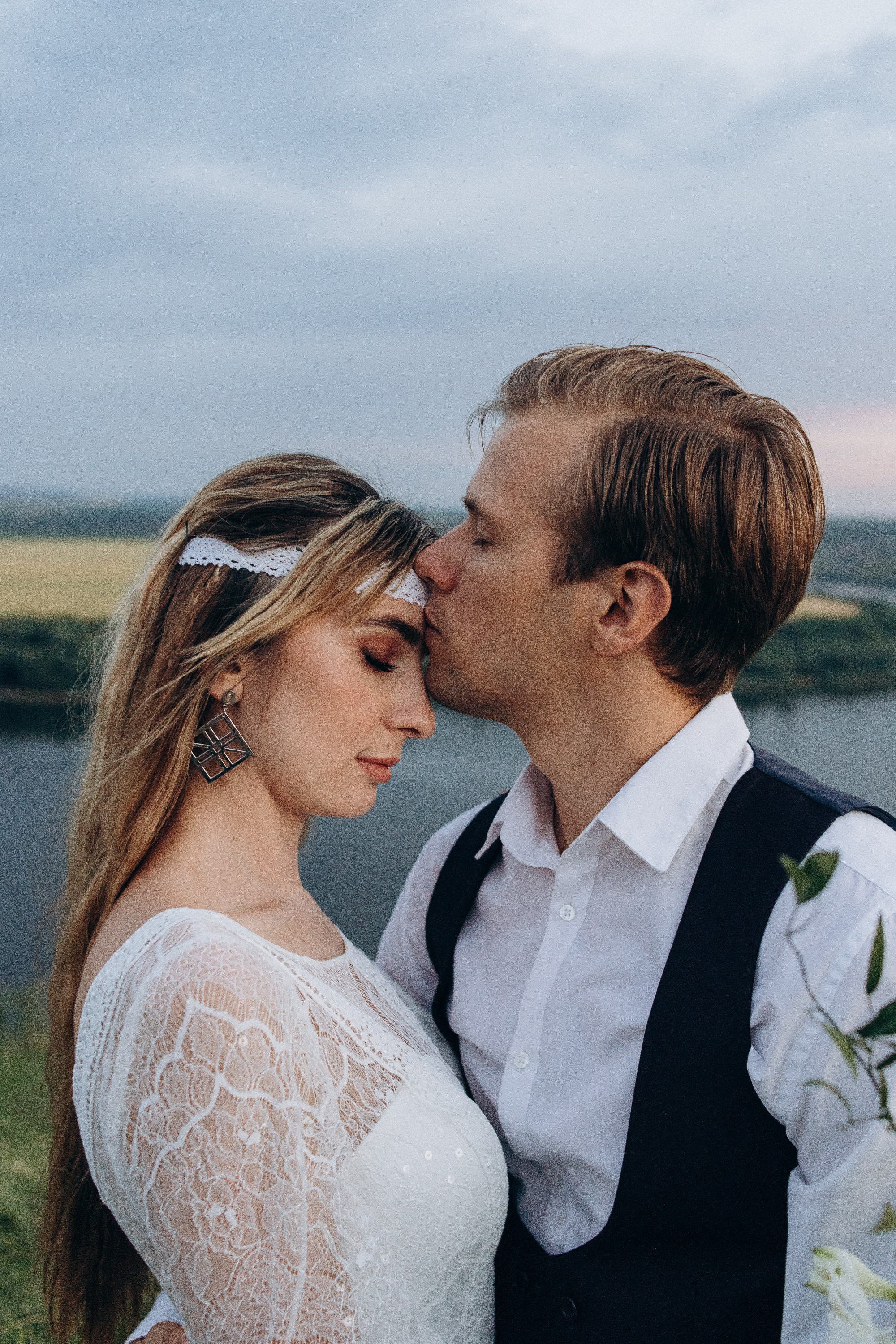 Wedding near the river. Свадебный семейный Фотограф Киев Конотоп lovestory портрет семейная