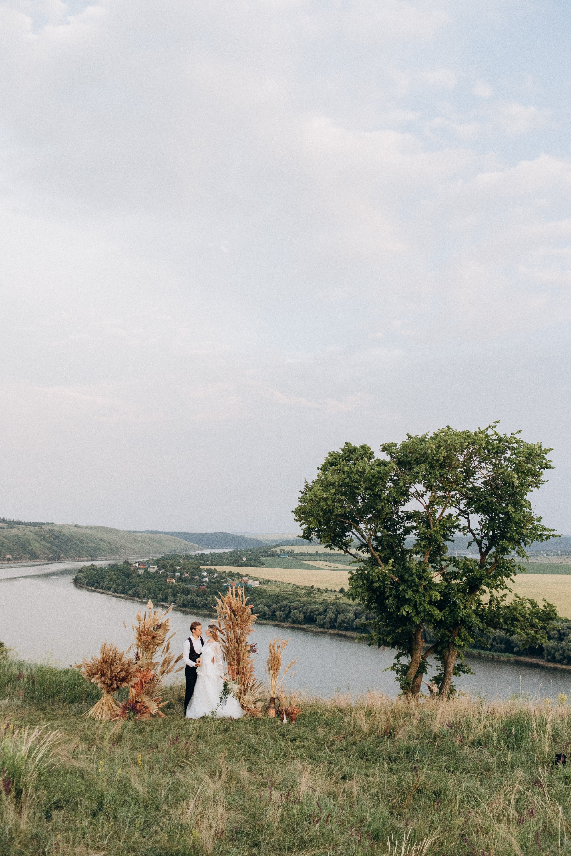 Wedding near the river. Свадебный семейный Фотограф Киев Конотоп lovestory портрет семейная