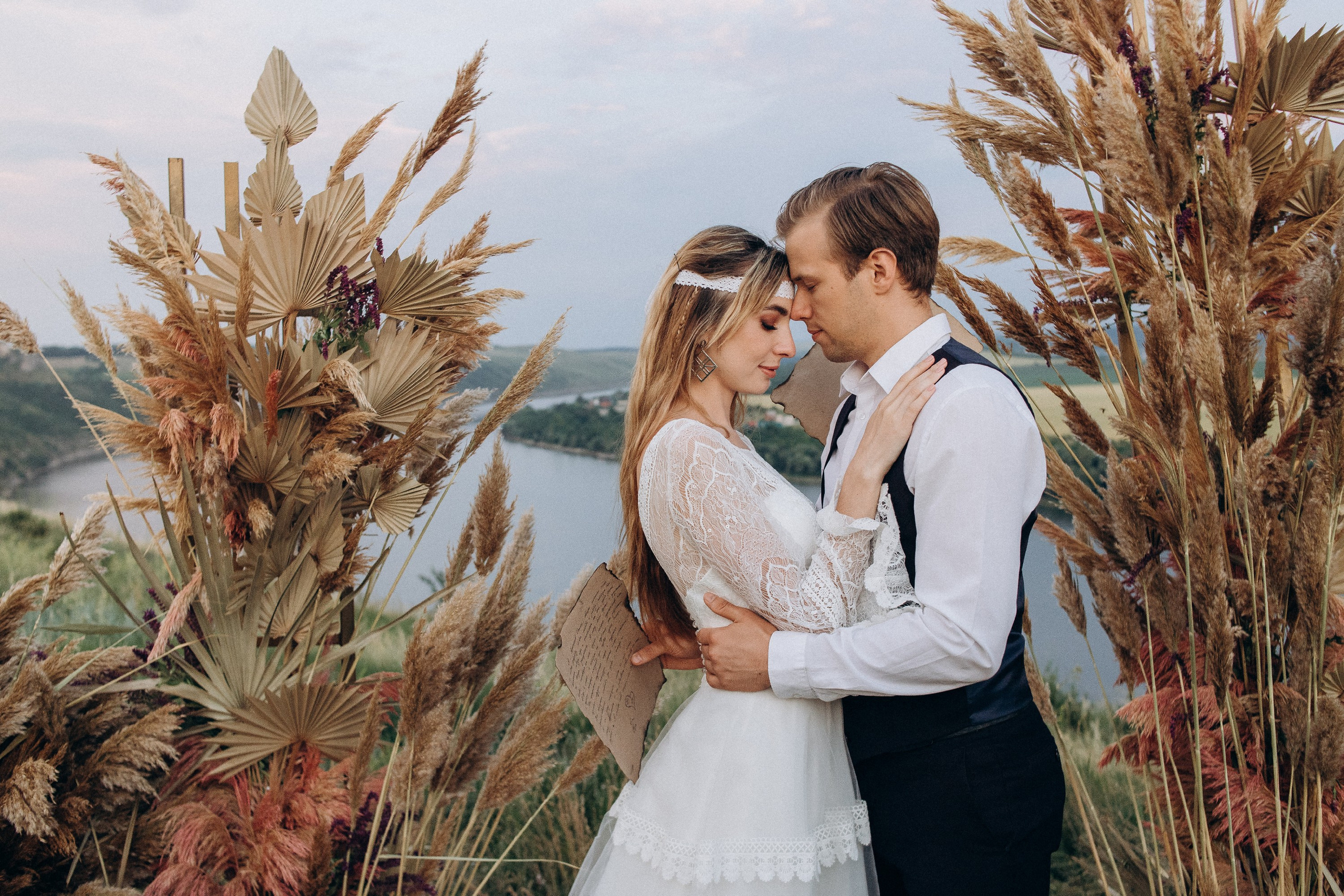 Wedding near the river. Свадебный семейный Фотограф Киев Конотоп lovestory портрет семейная