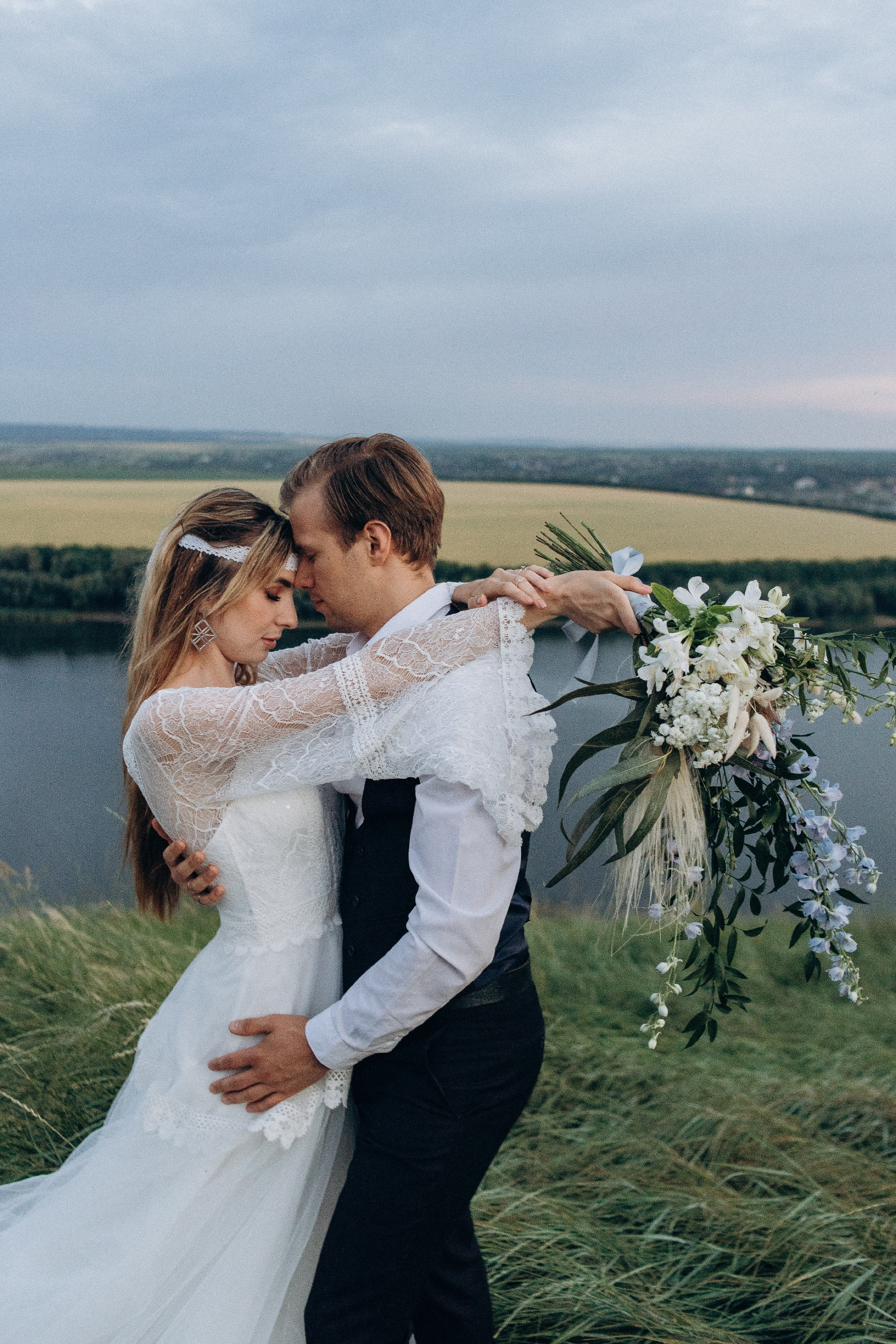 Wedding near the river. Свадебный семейный Фотограф Киев Конотоп lovestory портрет семейная