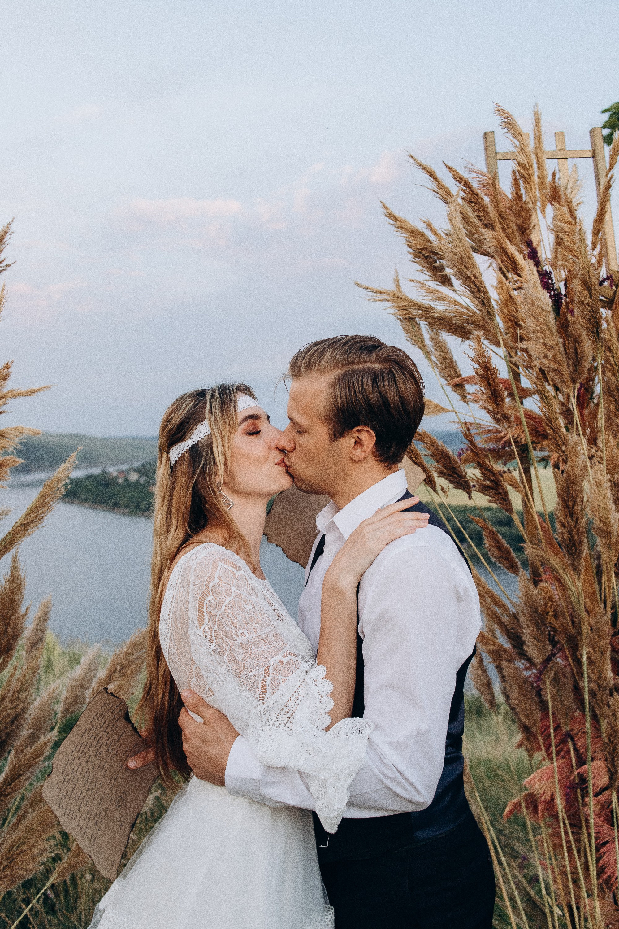 Wedding near the river. Свадебный семейный Фотограф Киев Конотоп lovestory портрет семейная