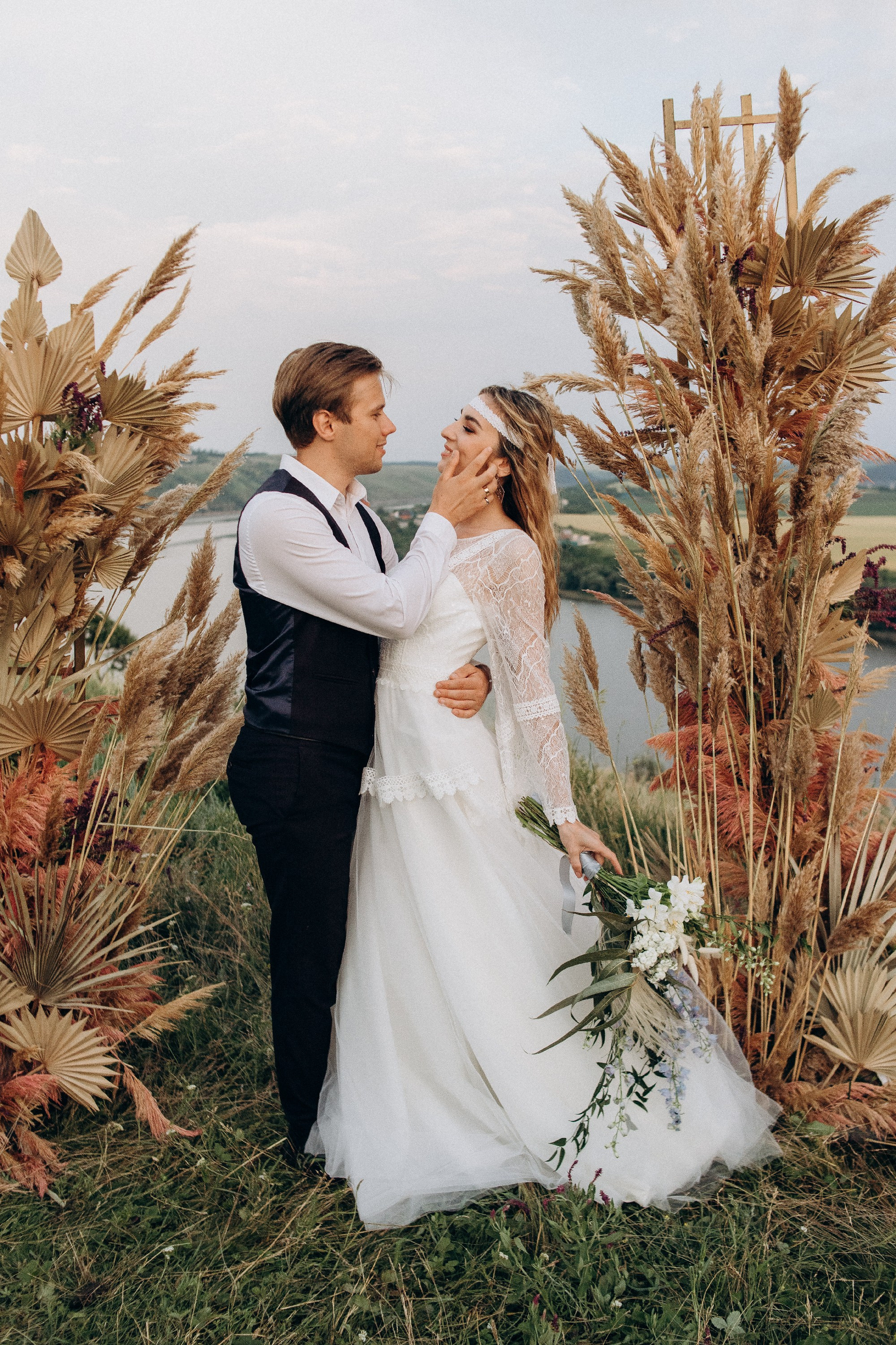 Wedding near the river. Свадебный семейный Фотограф Киев Конотоп lovestory портрет семейная